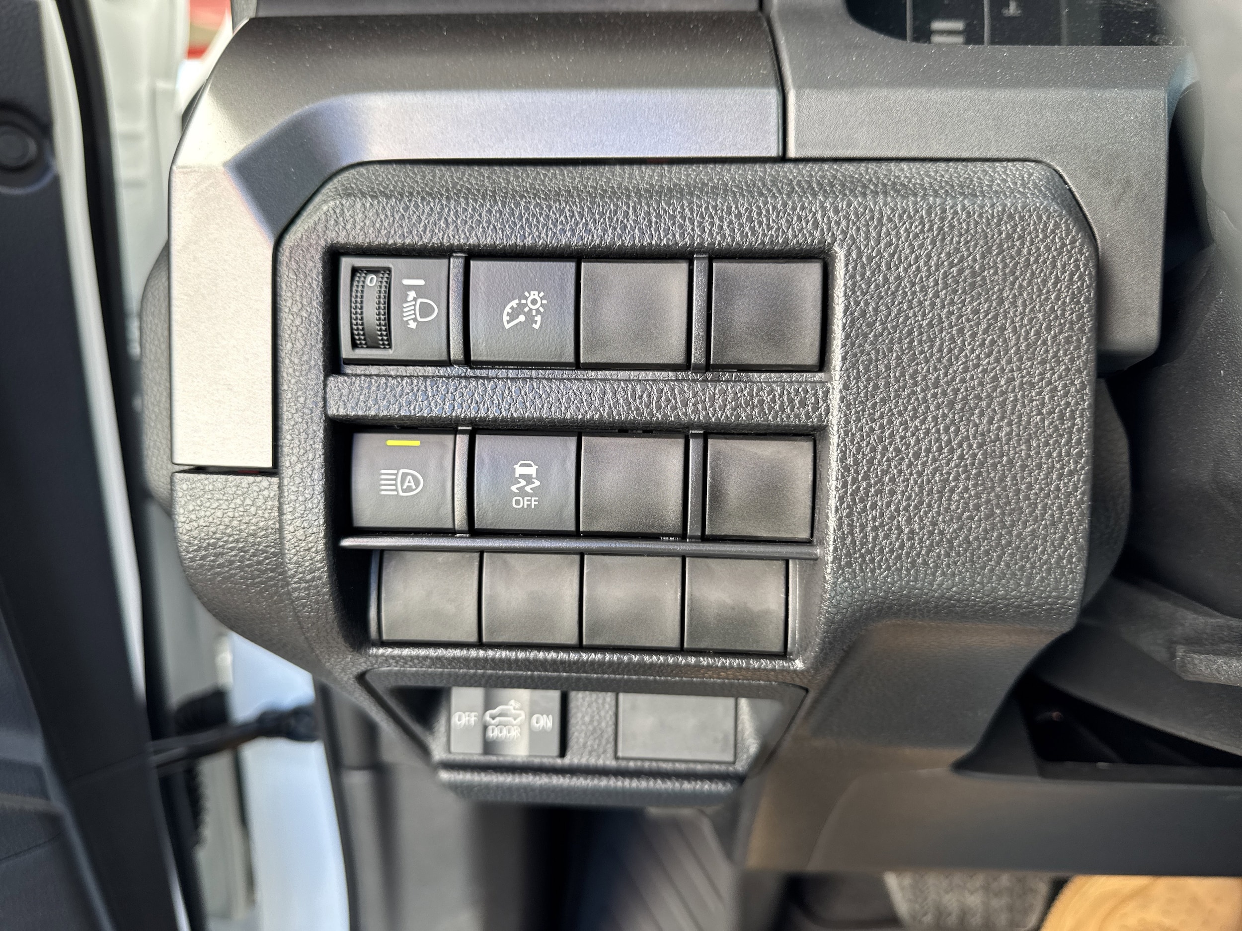 2025 Toyota Tacoma SR5 - Photo 18