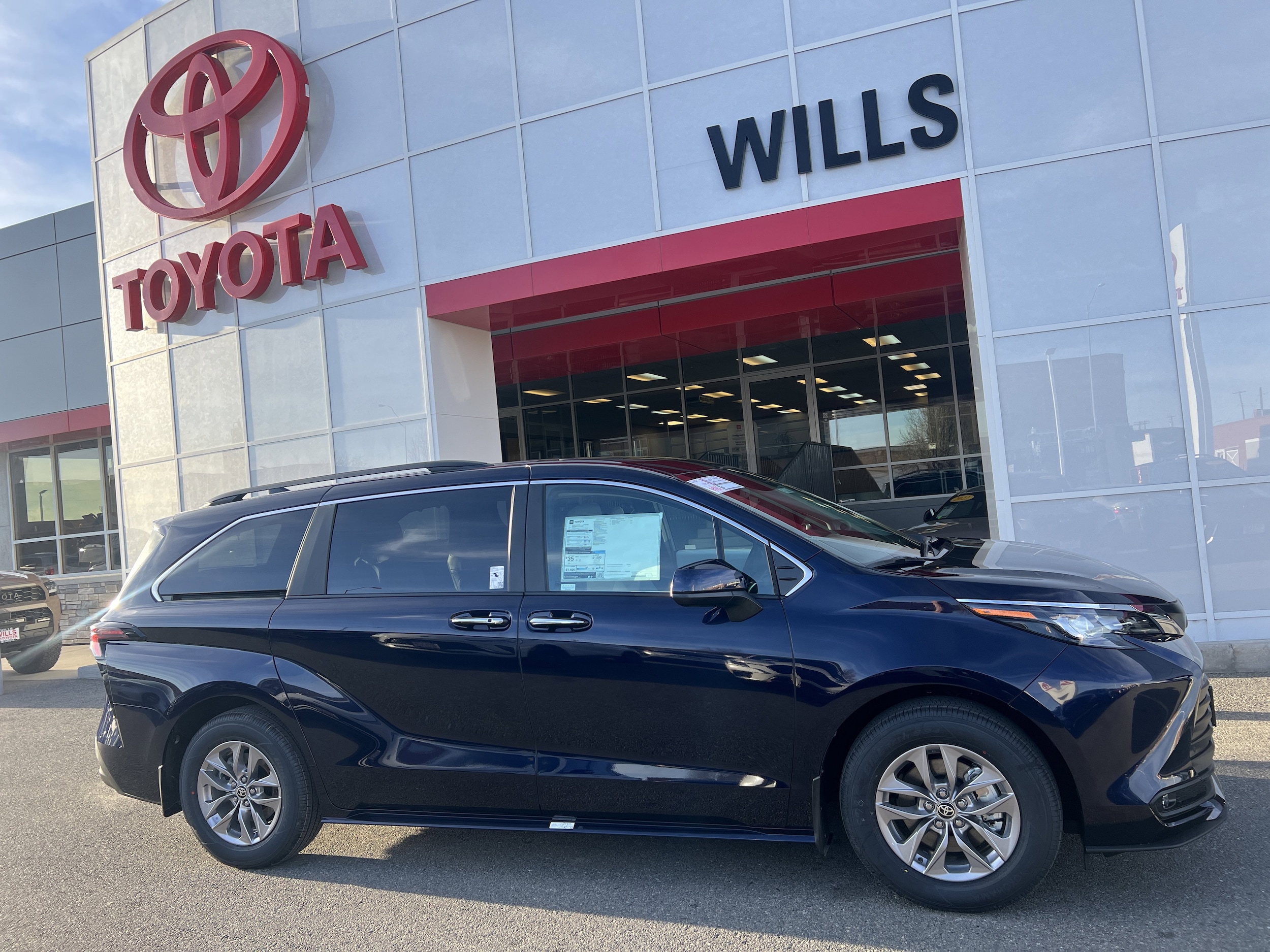 2026 Toyota Sienna XLE's photo