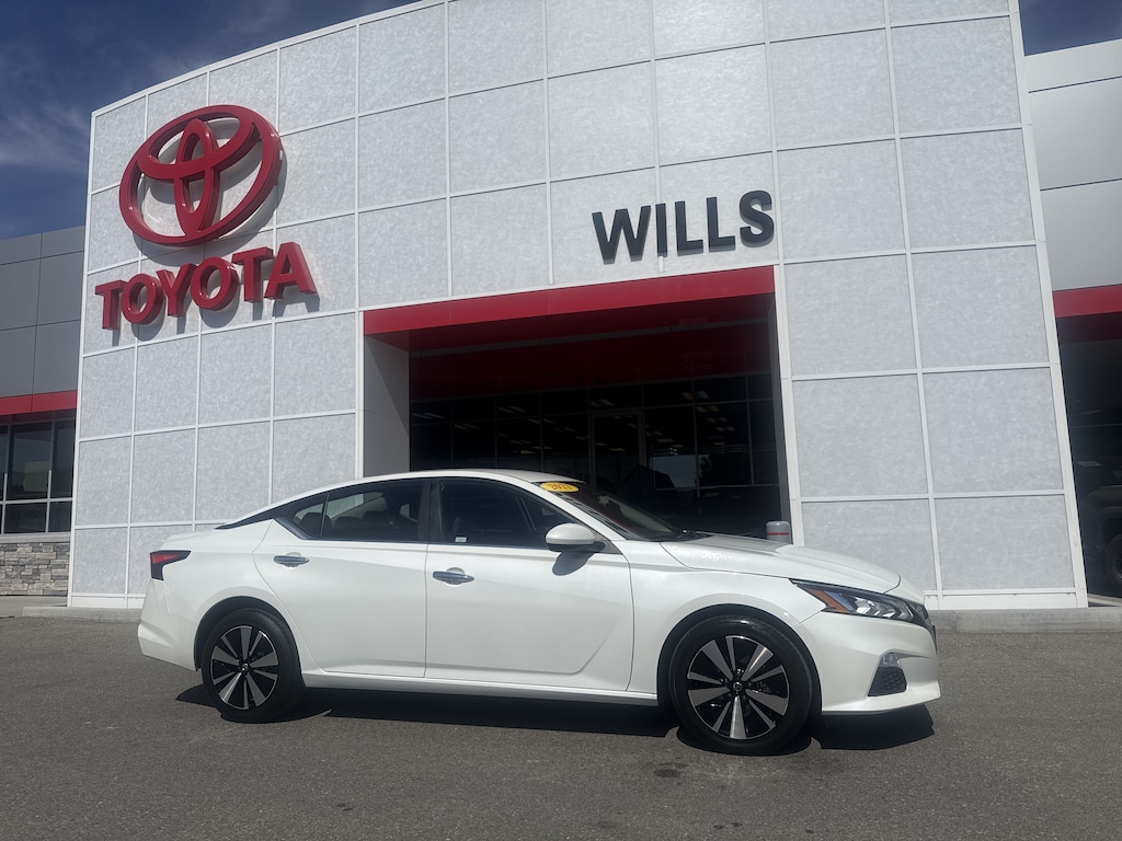 Used 2022 Nissan Altima 2.5 SV Sedan