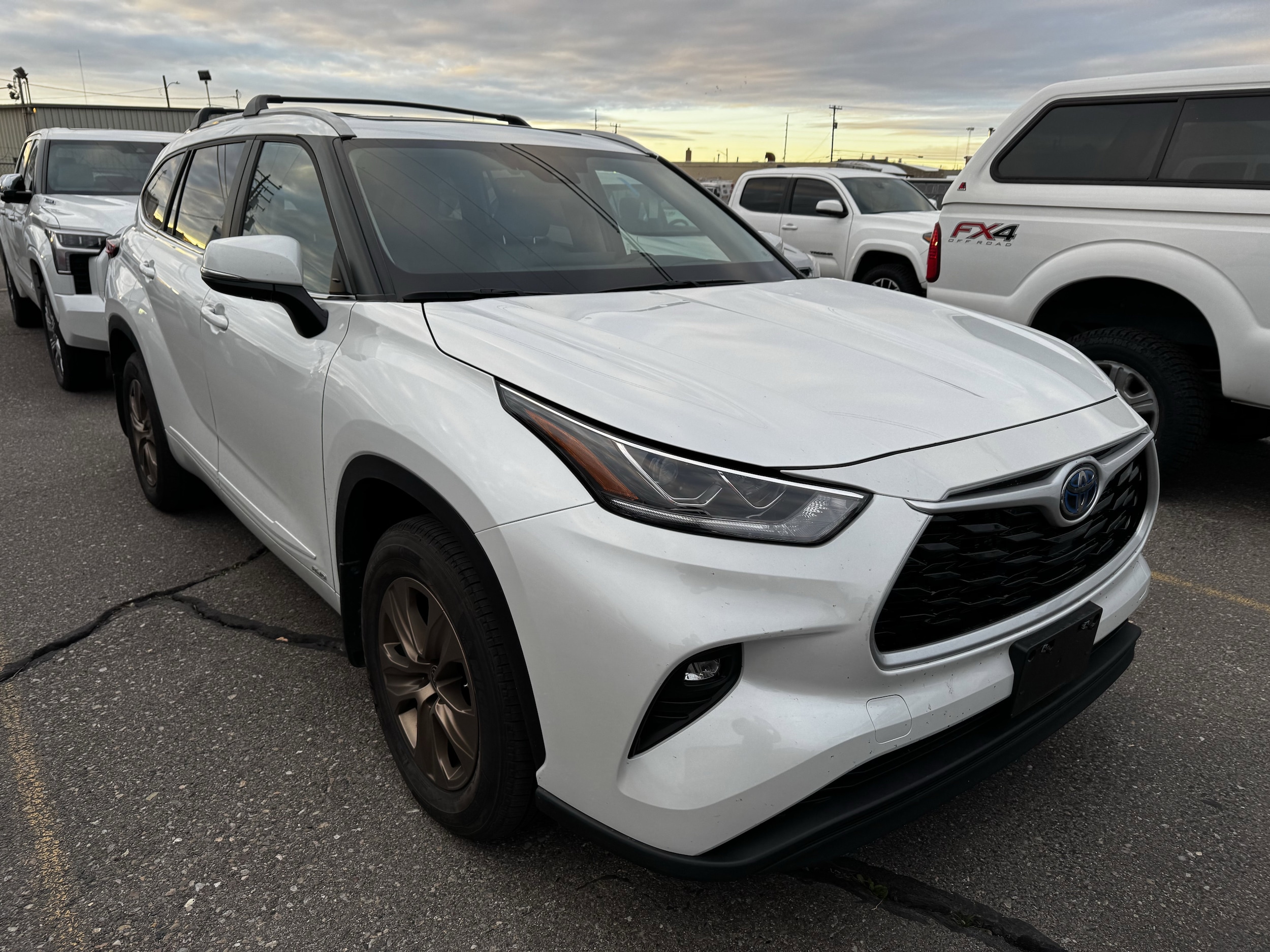 2023 Toyota Highlander Bronze Edition's photo