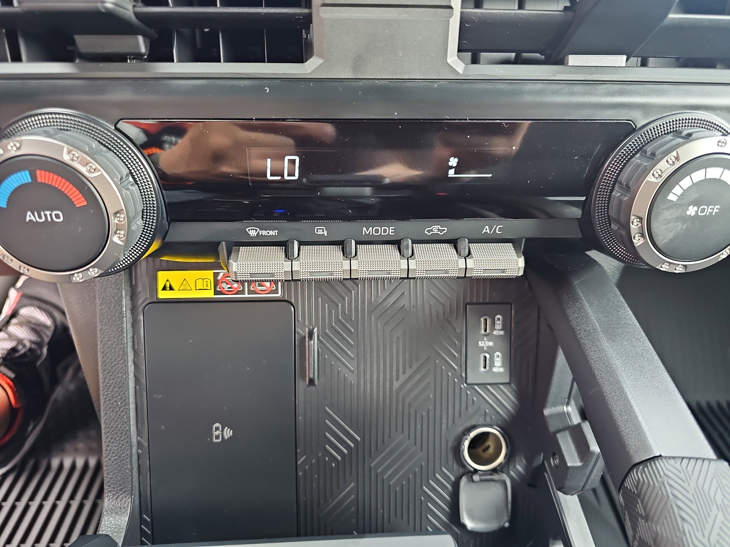 2025 Toyota Tacoma SR5 - Photo 20