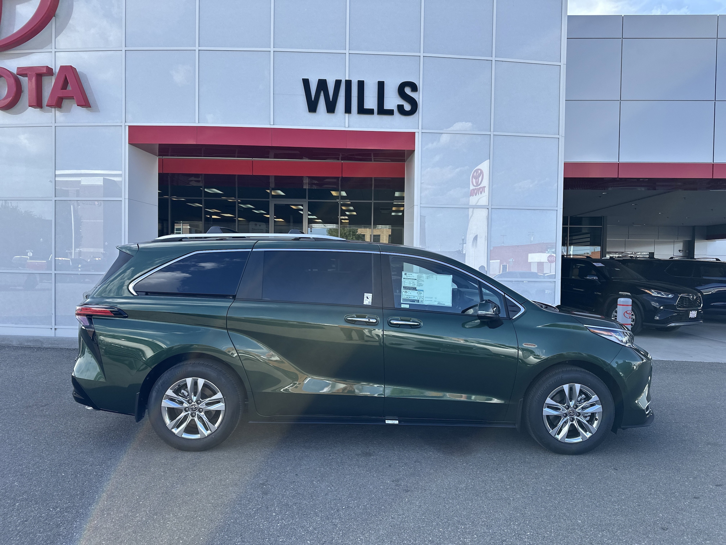 2026 Toyota Sienna Limited 7-Passenger Hybrid AWD's photo
