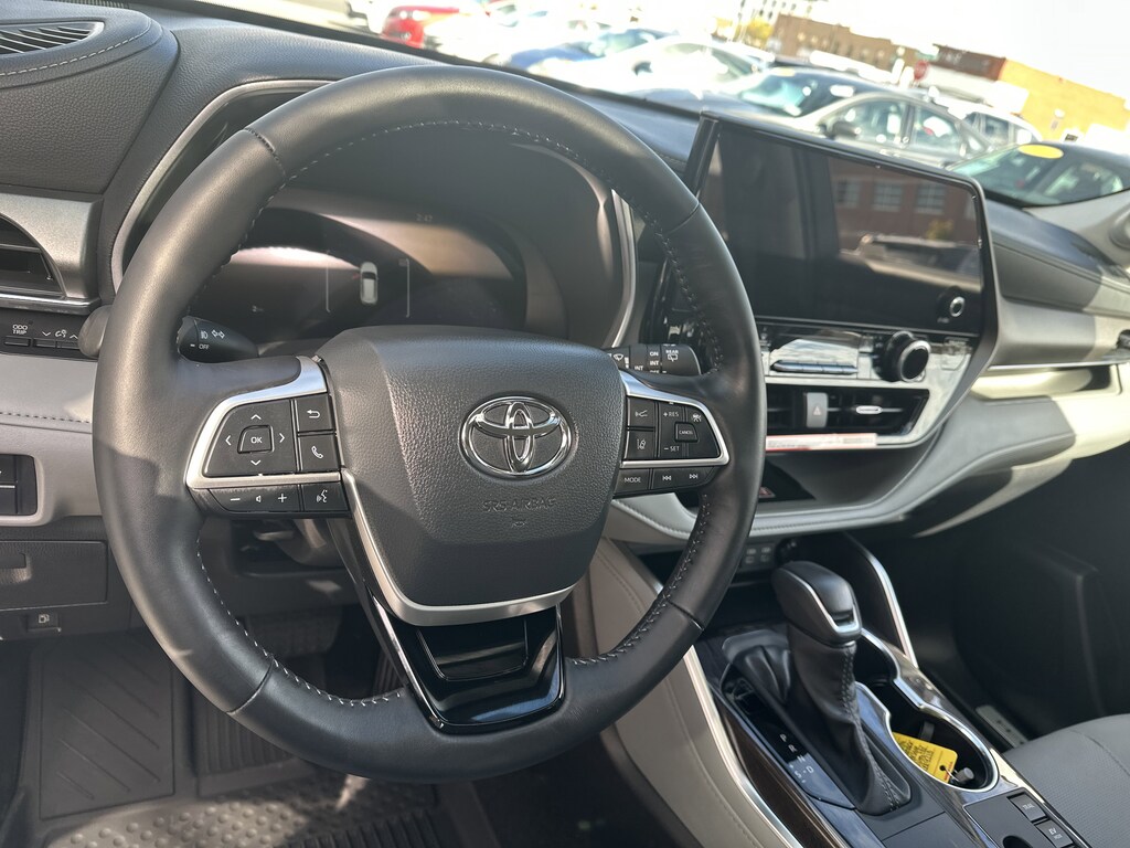 New 2025 Toyota Highlander Hybrid Limited SUV