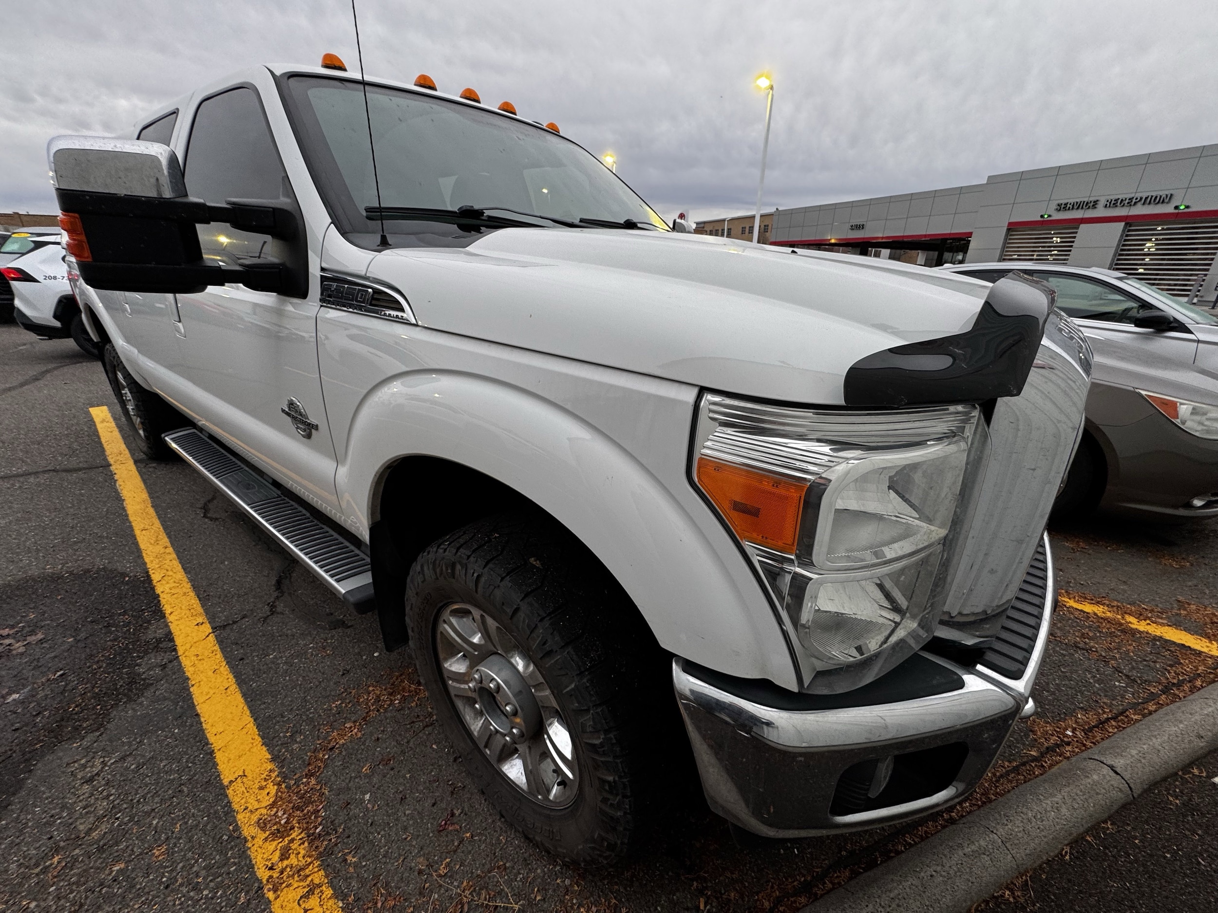 2016 Ford F-350 Super Duty Lariat's photo