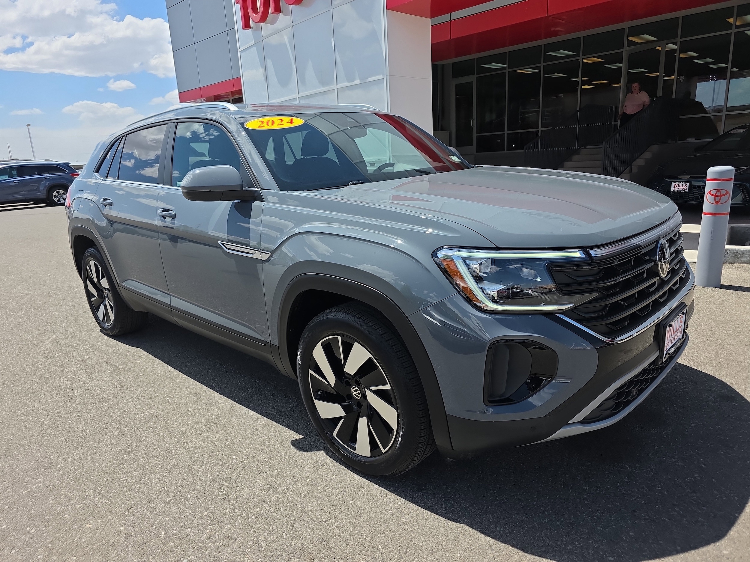 2024 Volkswagen Atlas Cross Sport 2.0T SE w/Tech 4MOTION's photo