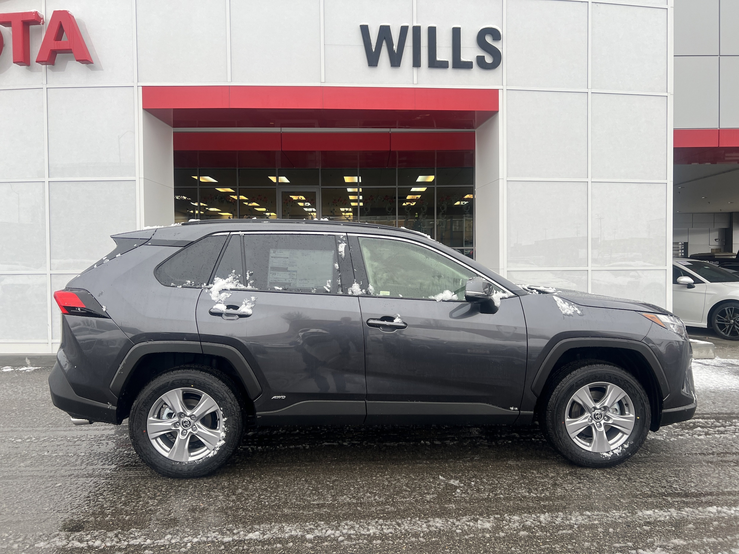 2025 Toyota RAV4 XLE's photo