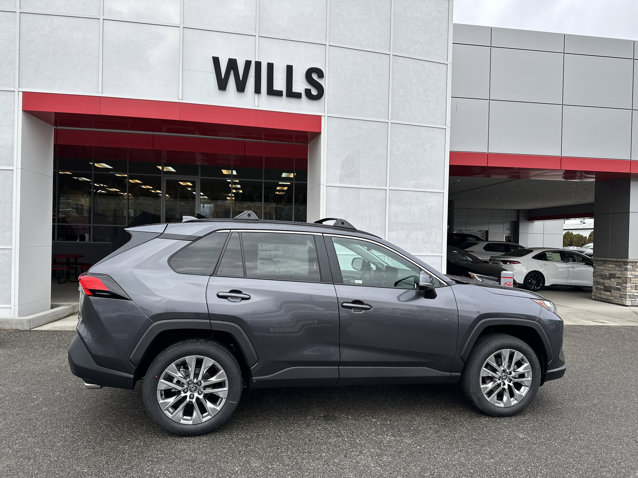 2025 Toyota RAV4 XLE Premium's photo