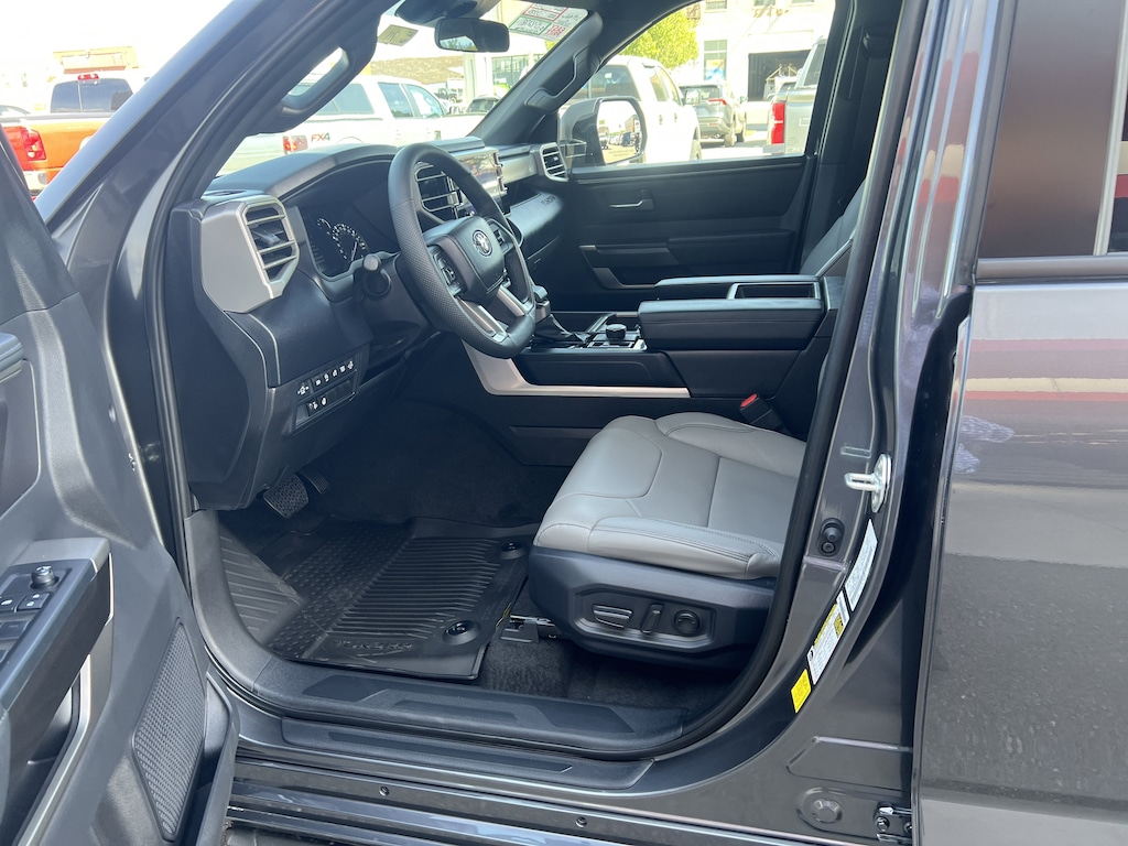 New 2026 Toyota Tundra SR5 w/Convenience Pkg Truck CrewMax