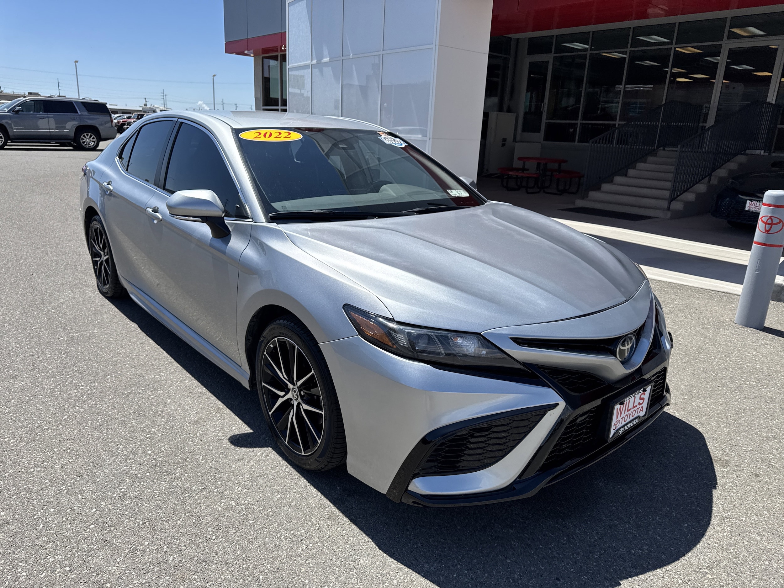 2022 Toyota Camry SE's photo