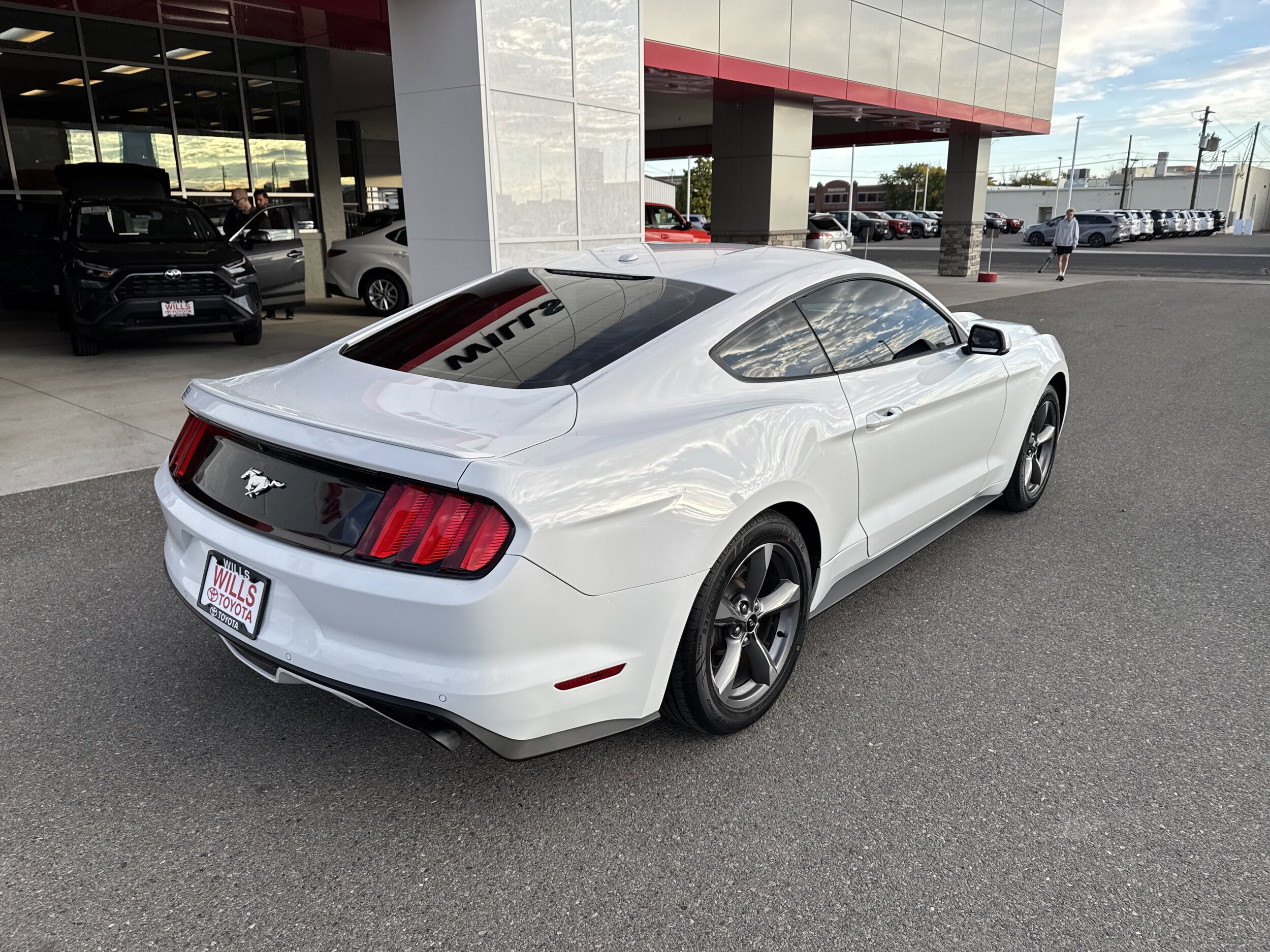2016 Ford Mustang photo 3