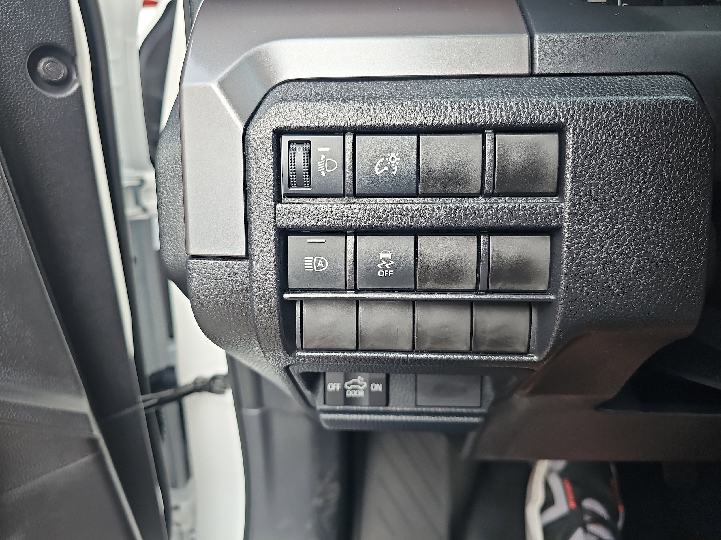 2025 Toyota Tacoma SR5 - Photo 22