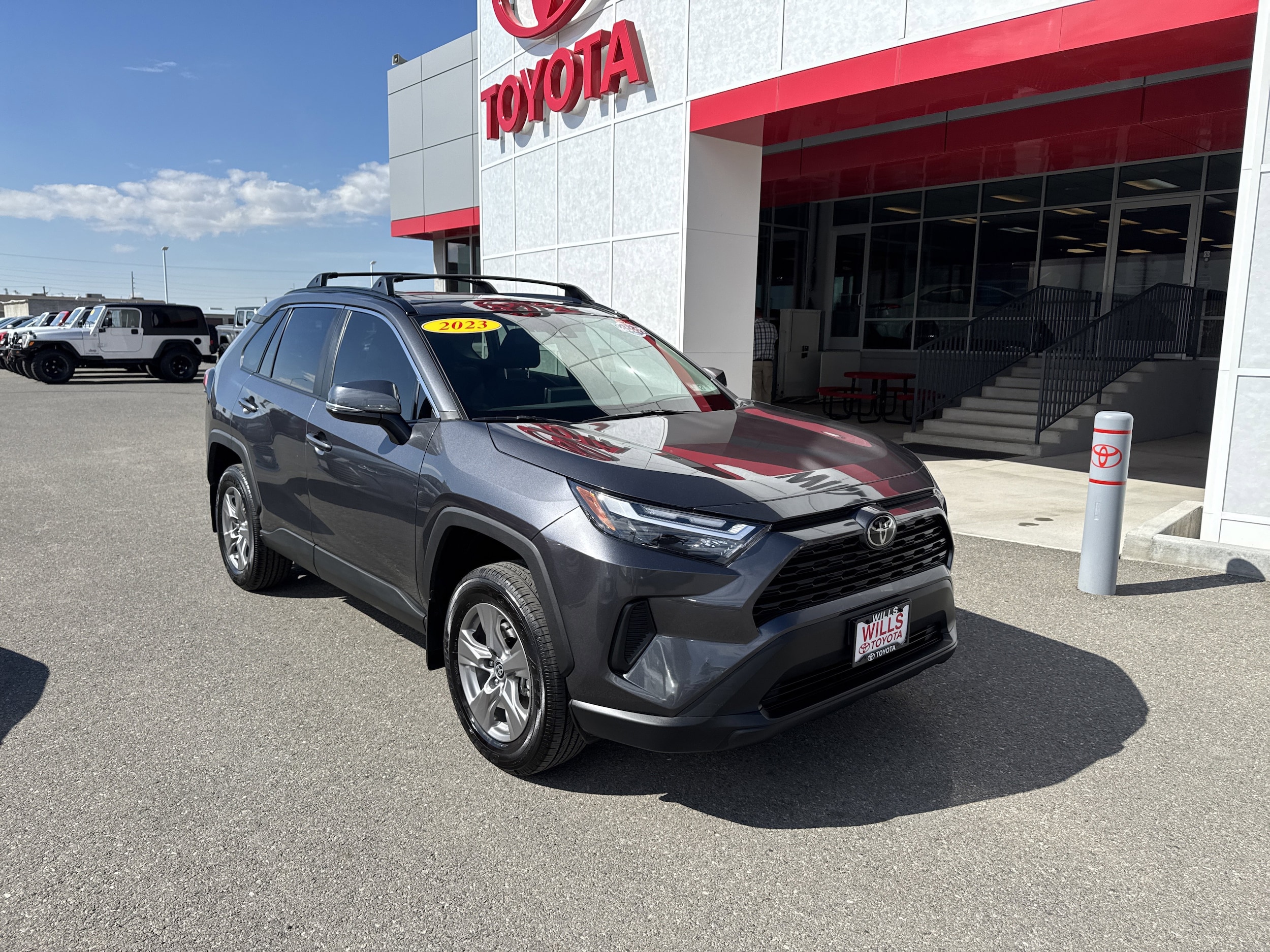 2023 Toyota RAV4 XLE's photo