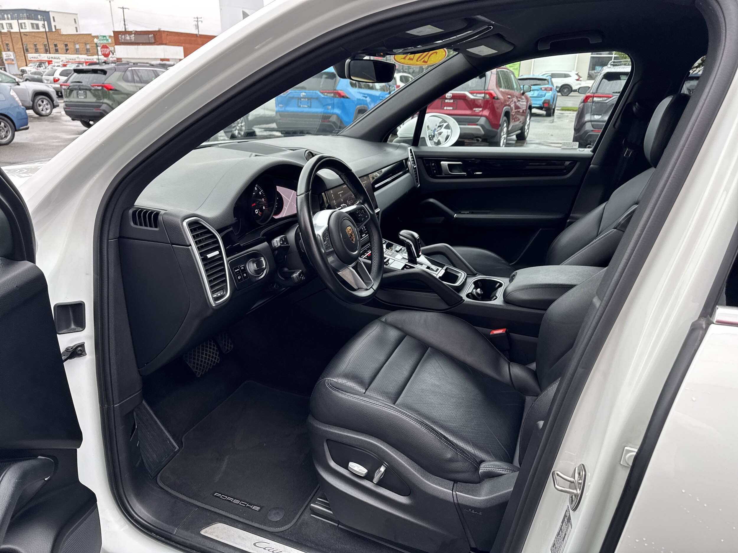 2021 Porsche Cayenne Base photo 2