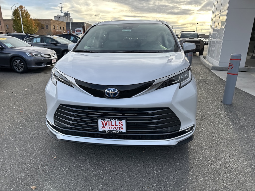 New 2025 Toyota Sienna Limited Van Passenger Van