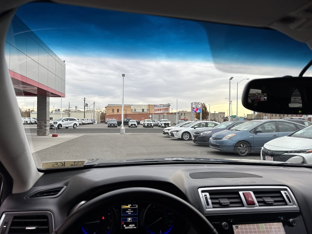 Used 2015 Subaru Outback 2.5i Limited w/Moonroof/KeylessAccess/Nav/EyeSight SUV