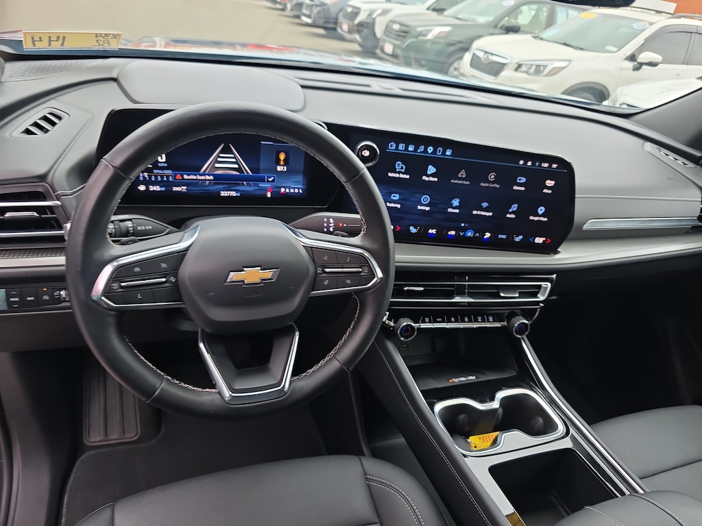 Used 2025 Chevrolet Traverse LT SUV