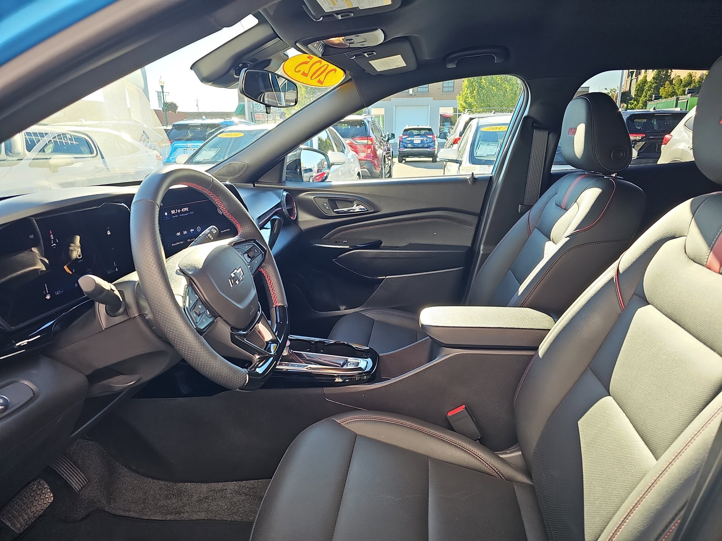 2025 Chevrolet Trax photo 2