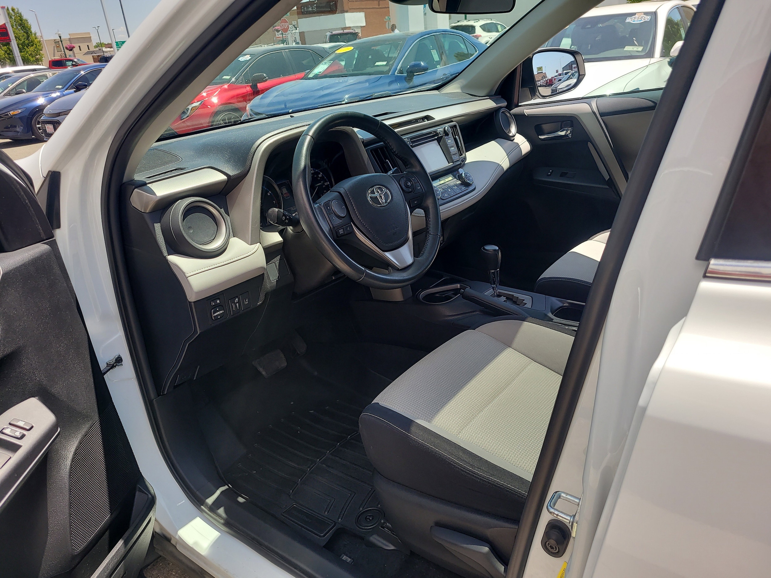 Used 2018 Toyota RAV4 XLE with VIN 2T3WFREV6JW473819 for sale in Twin Falls, ID