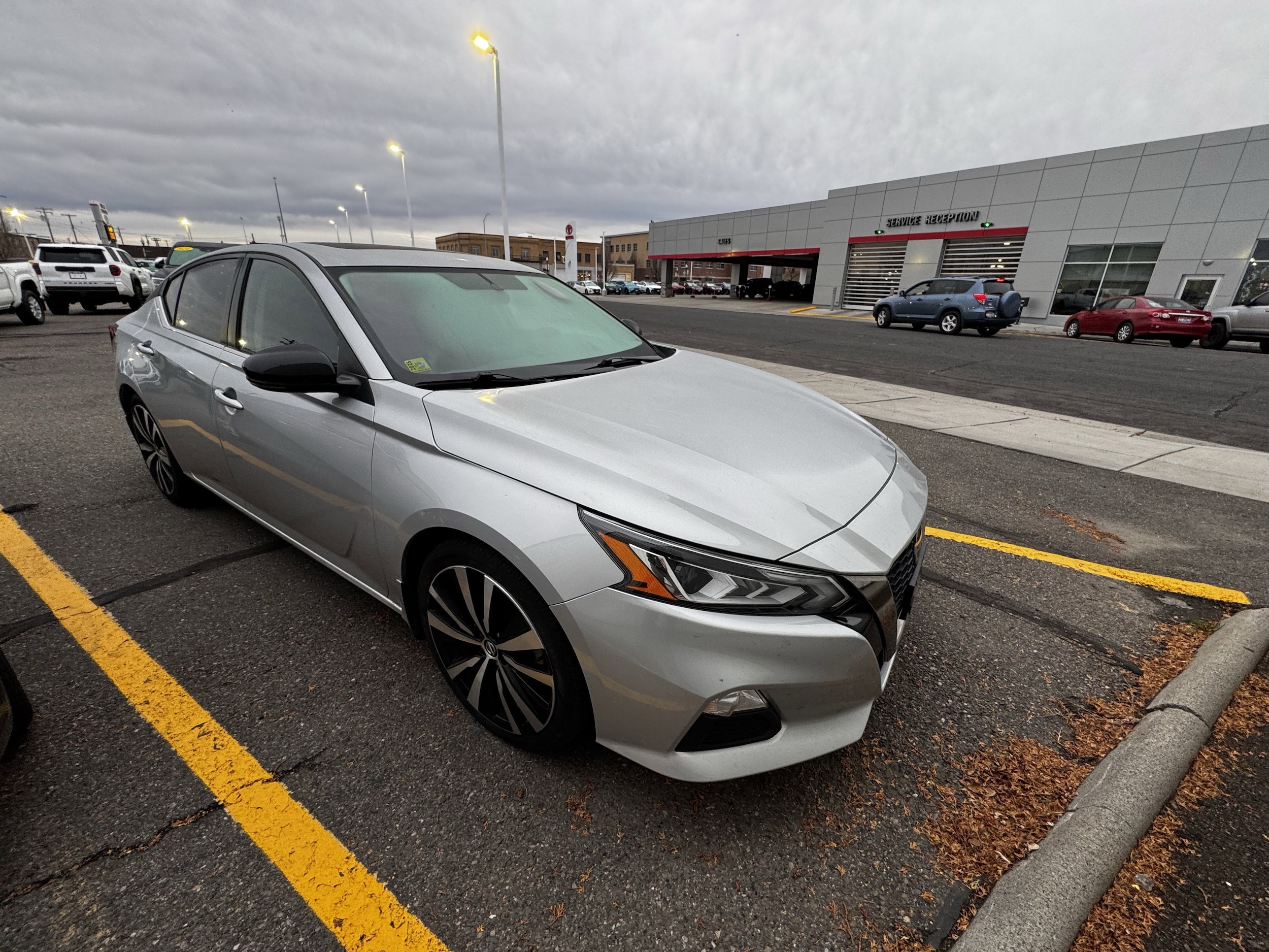 2019 Nissan Altima SR's photo