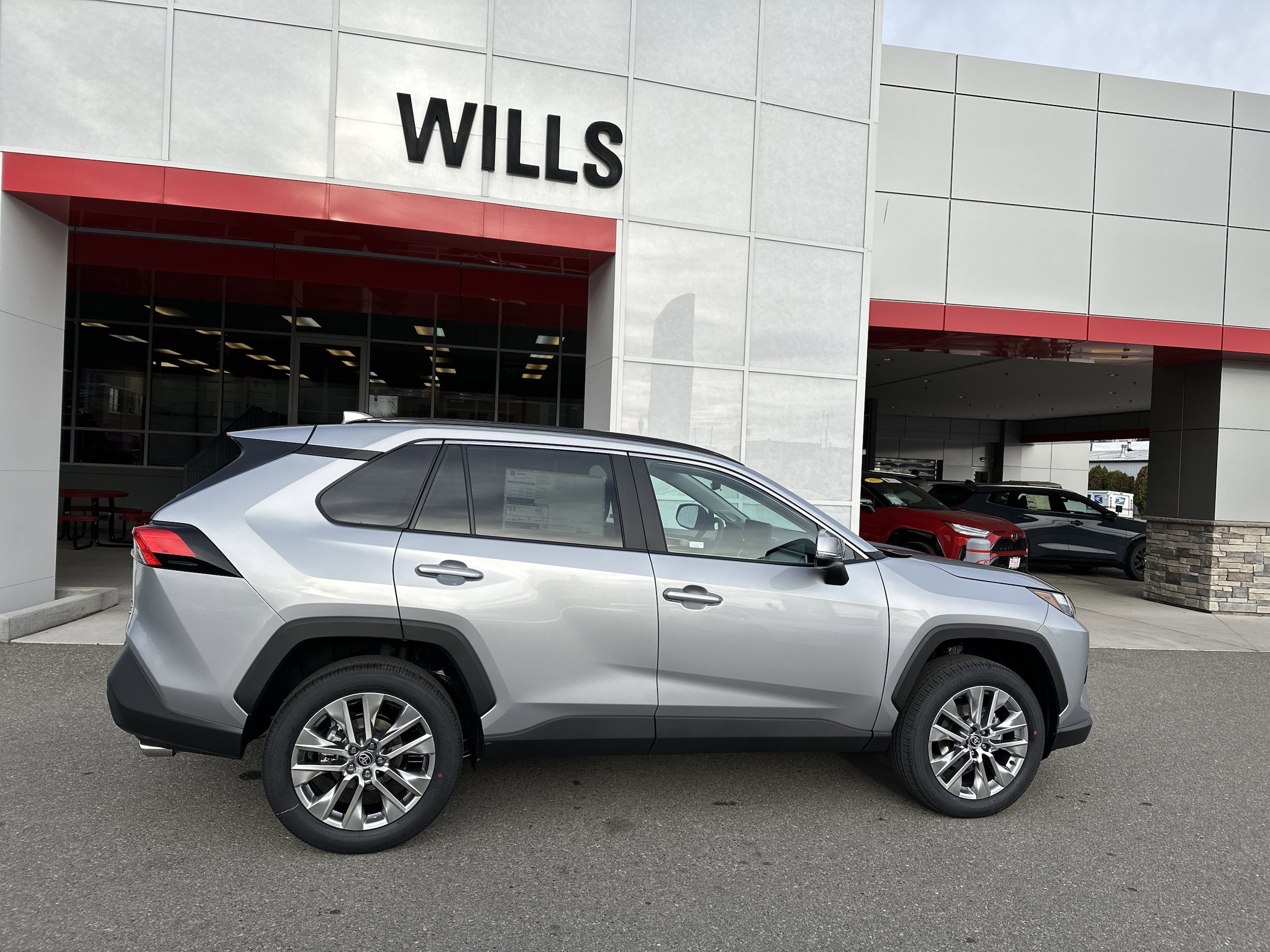 2025 Toyota RAV4 XLE Premium's photo