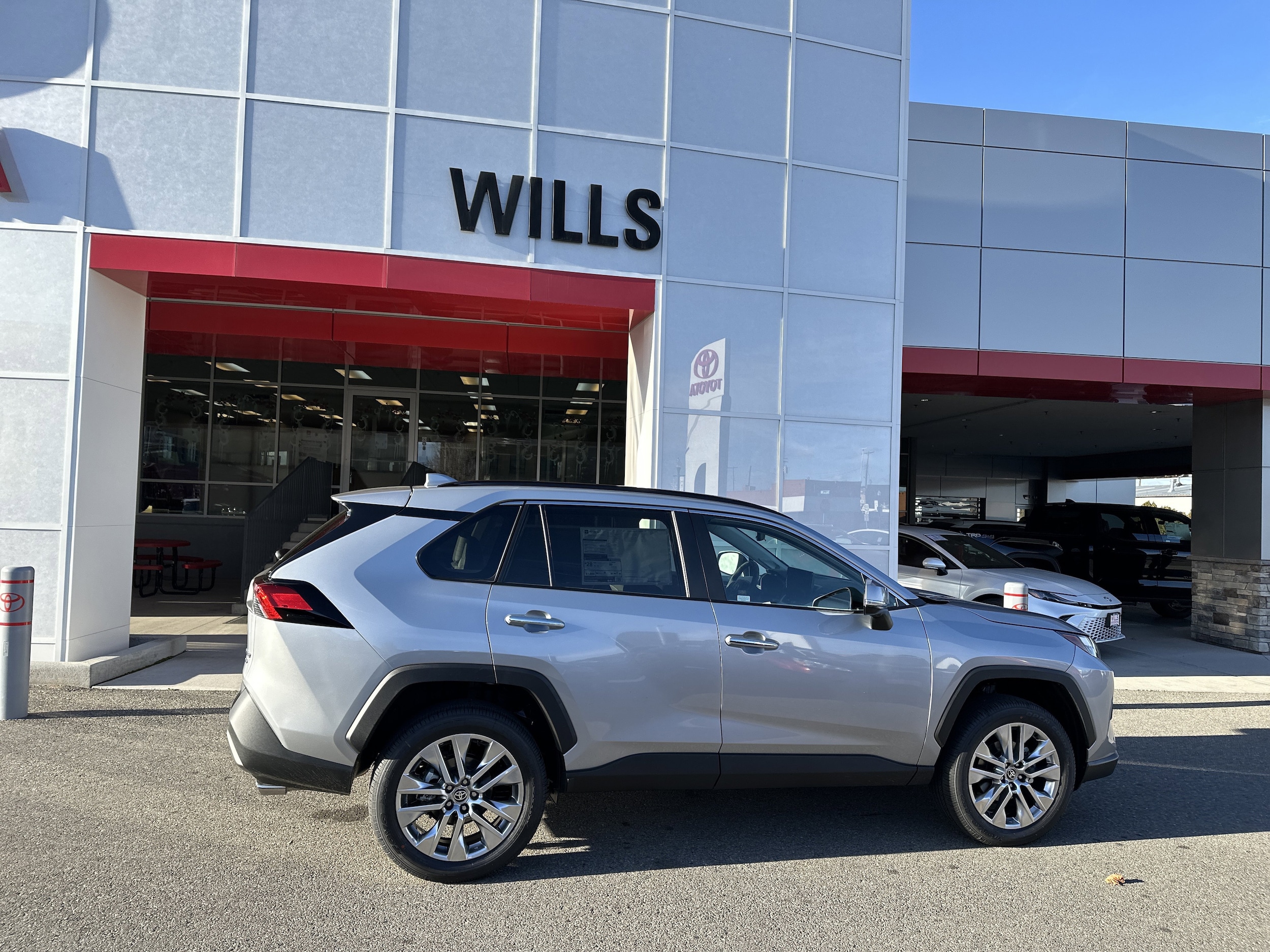 2025 Toyota RAV4 Limited's photo