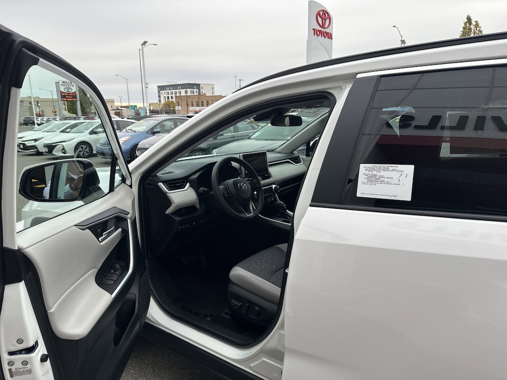 New 2025 Toyota RAV4 XLE w/Convenience Pkg SUV