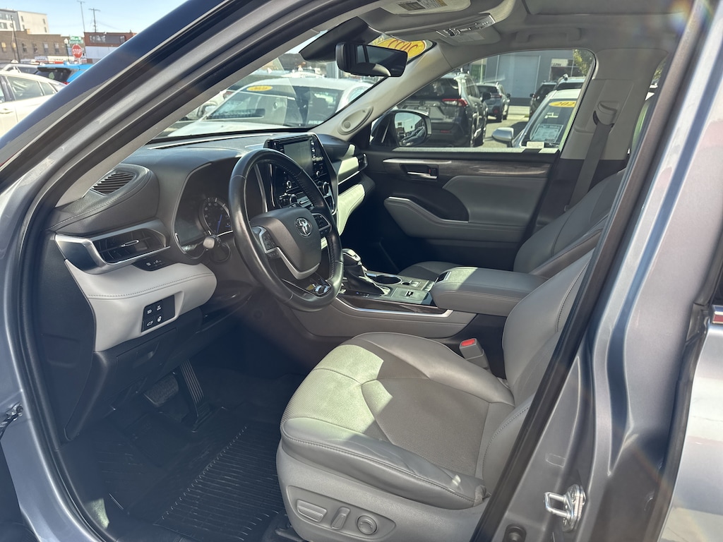 Used 2022 Toyota Highlander Hybrid Limited SUV