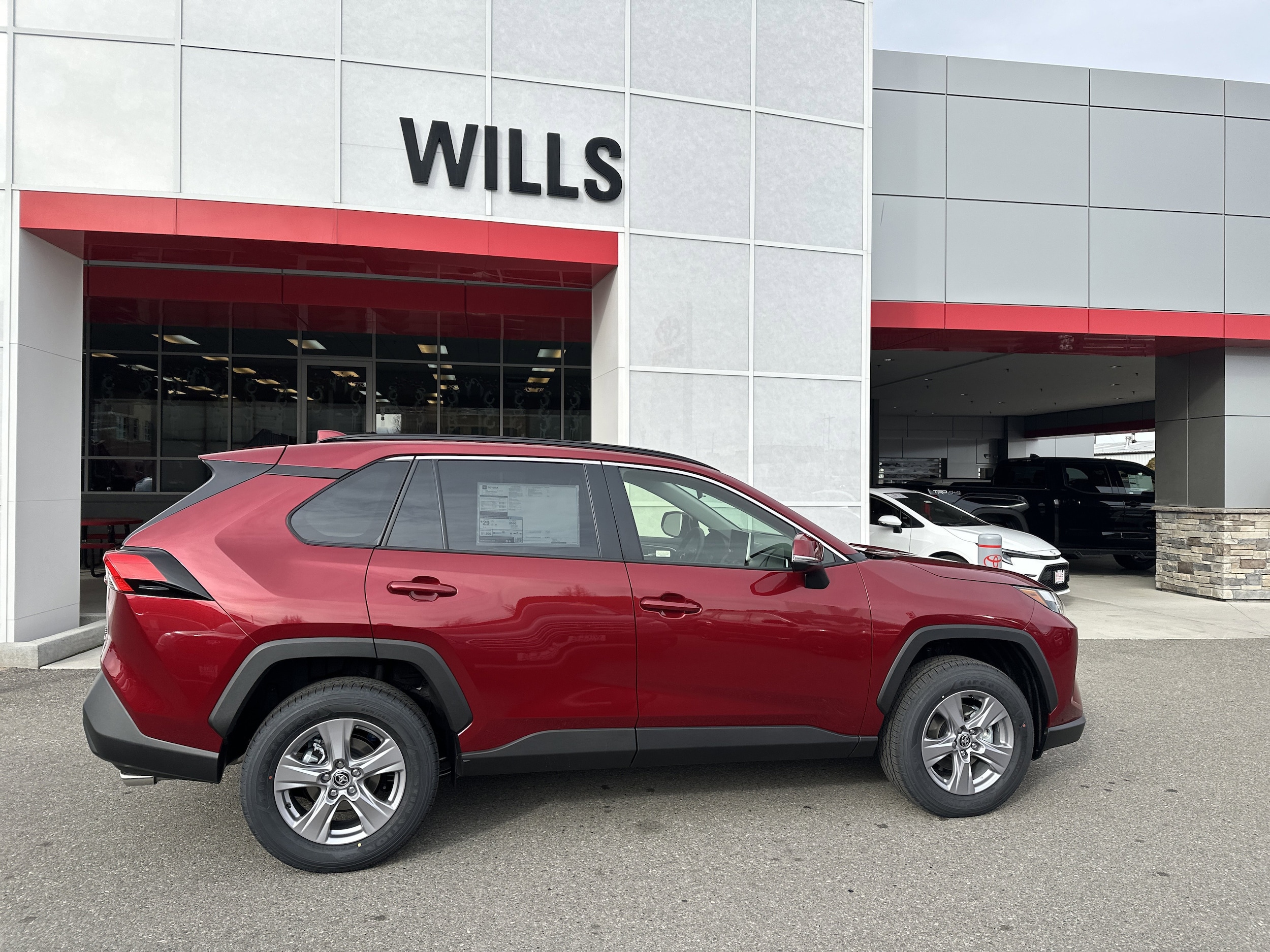 2025 Toyota RAV4 XLE's photo