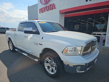 2016 Ram 1500 Limited w/ Moonroof & Tow Hitch Pkg Truck Crew Cab