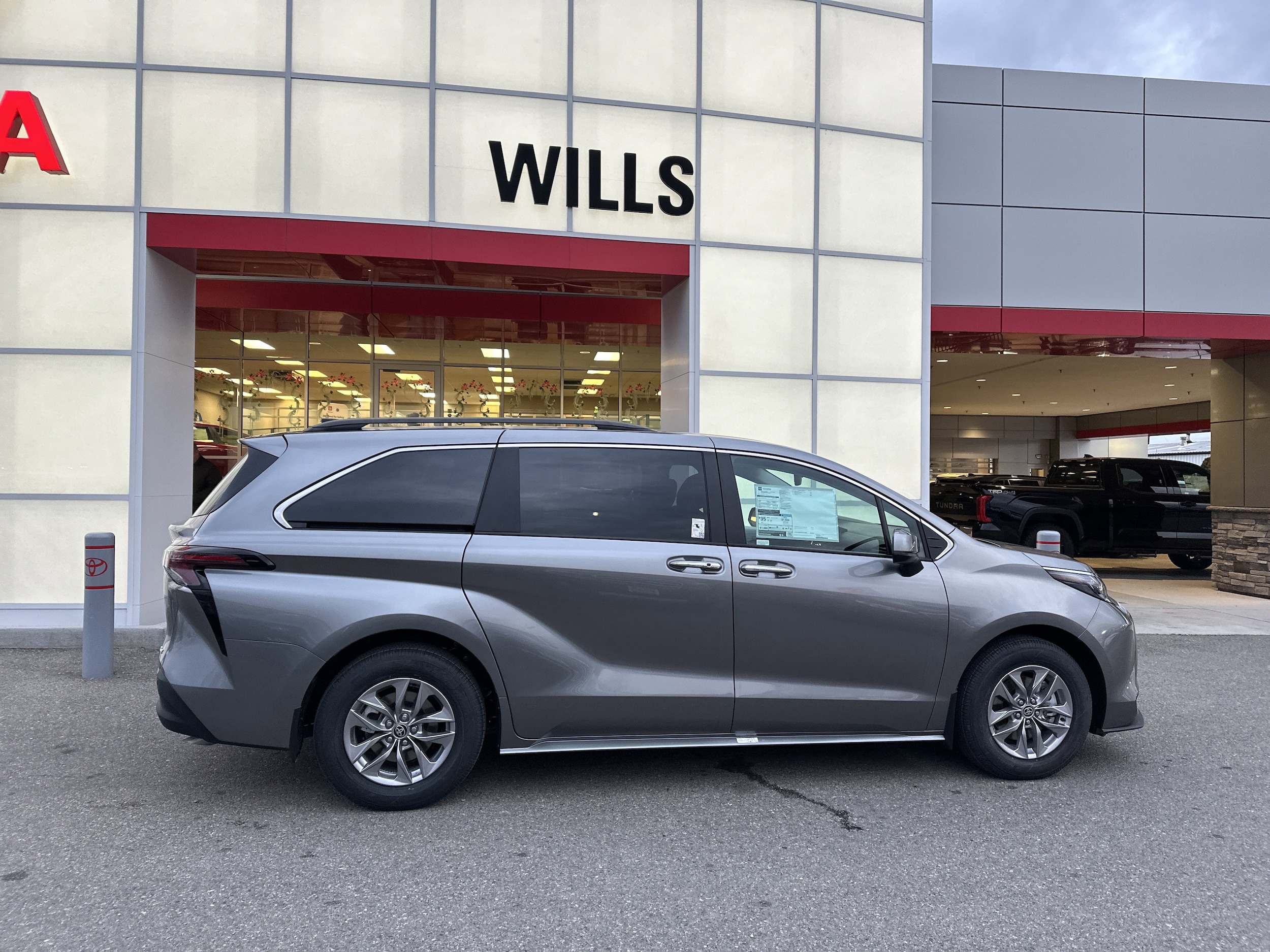 2026 Toyota Sienna XLE's photo