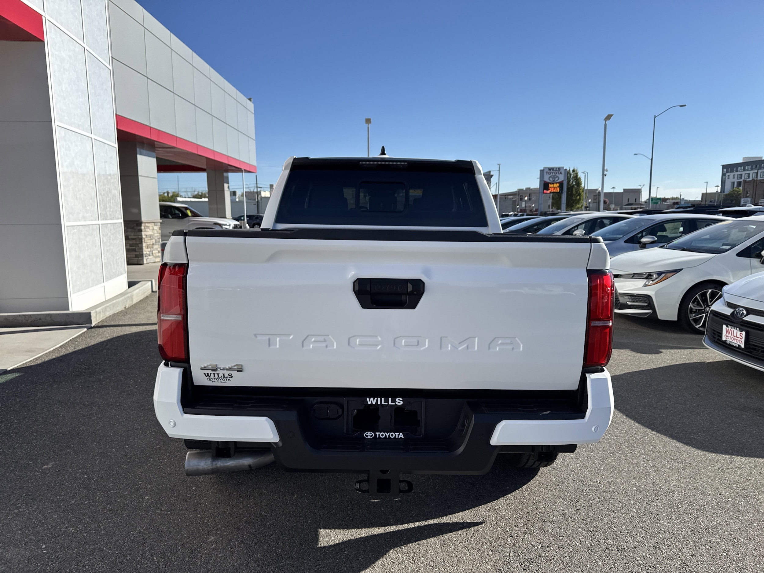 2025 Toyota Tacoma SR5 - Photo 7