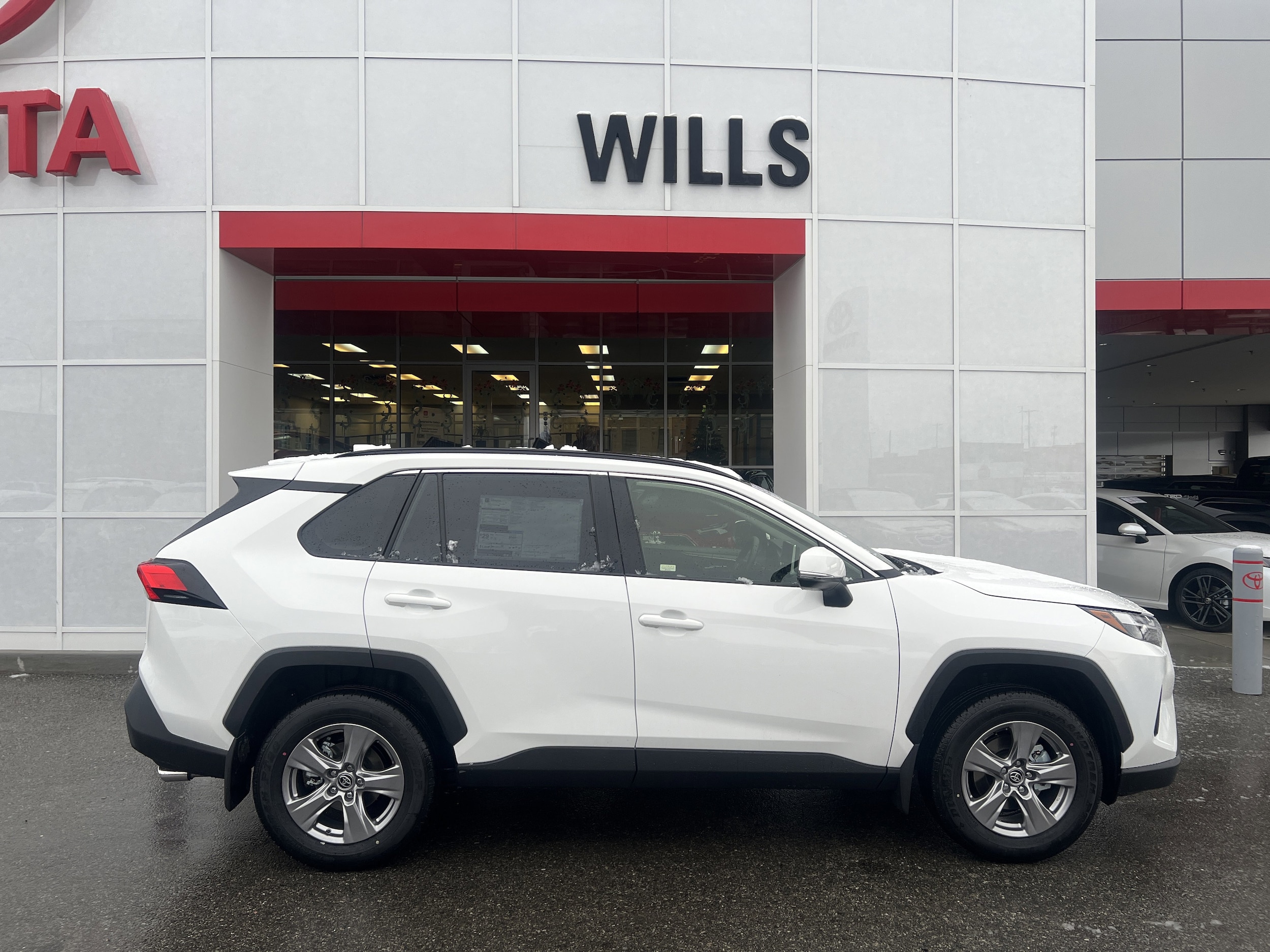 2025 Toyota RAV4 XLE's photo