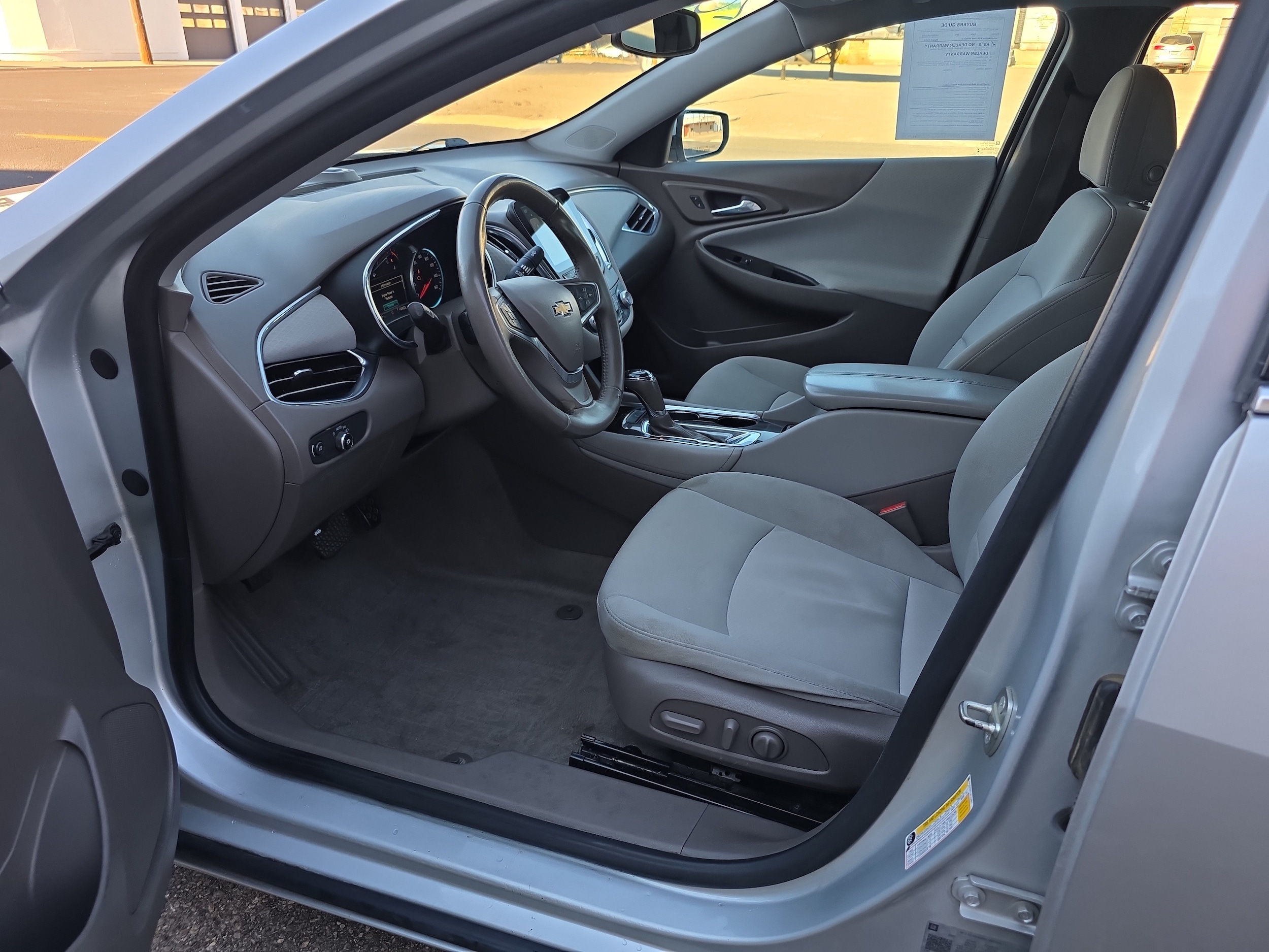 Used 2018 Chevrolet Malibu 1LT with VIN 1G1ZD5ST1JF111597 for sale in Twin Falls, ID