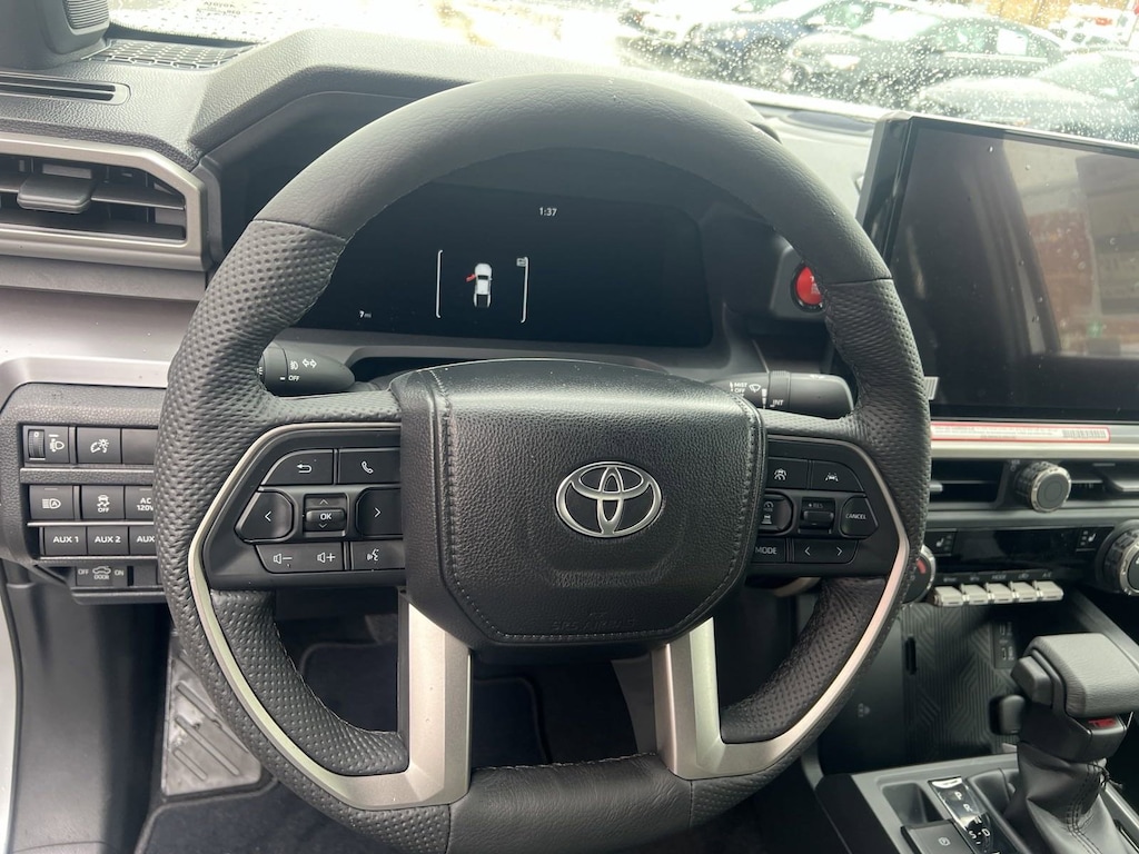 New 2024 Toyota Tacoma TRD Off-Road w/Upgrade & Moonroof Packages Tuck Double Cab