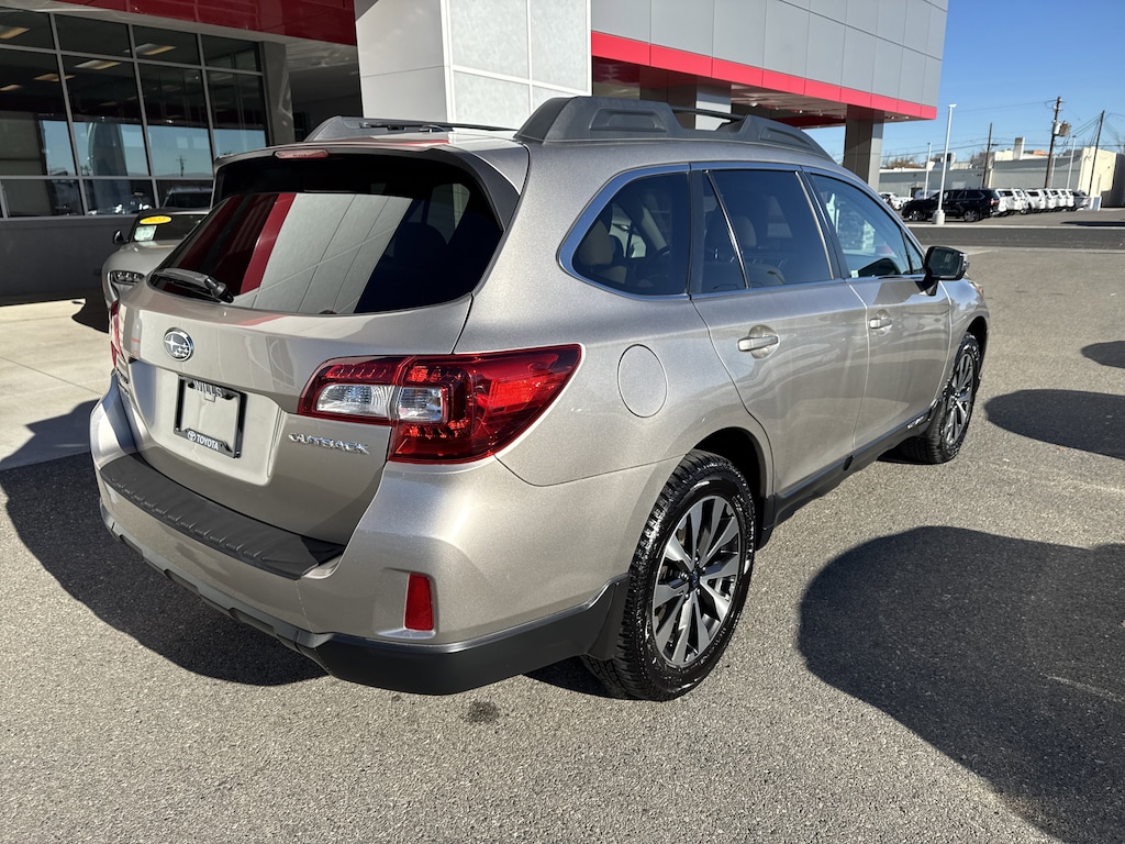 Used 2015 Subaru Outback 2.5i Limited w/Moonroof/KeylessAccess/Nav/EyeSight SUV