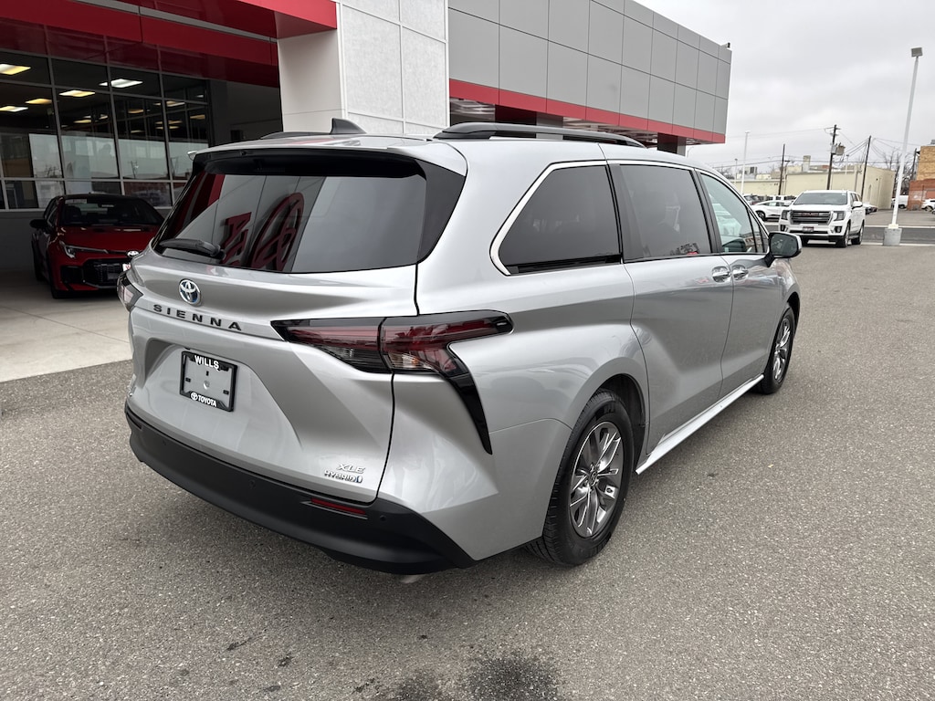 Used 2024 Toyota Sienna XLE 7 Passenger Van Passenger Van