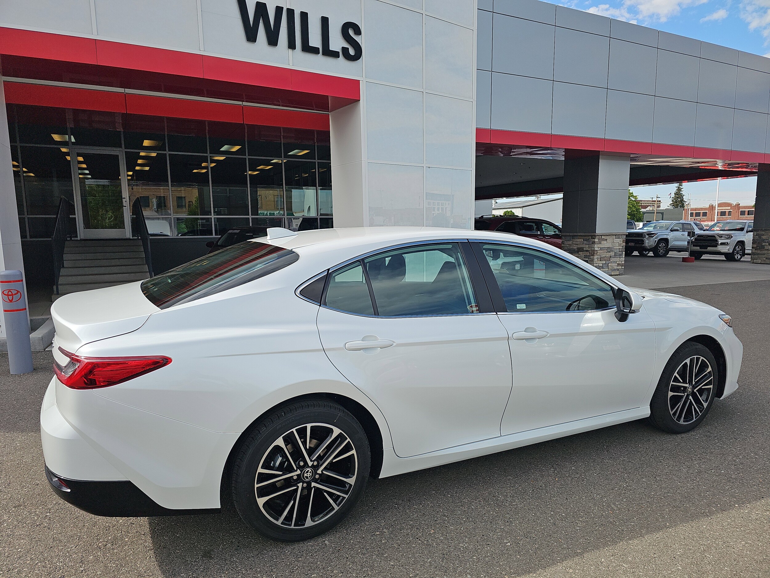 2025 Toyota Camry XLE photo 4