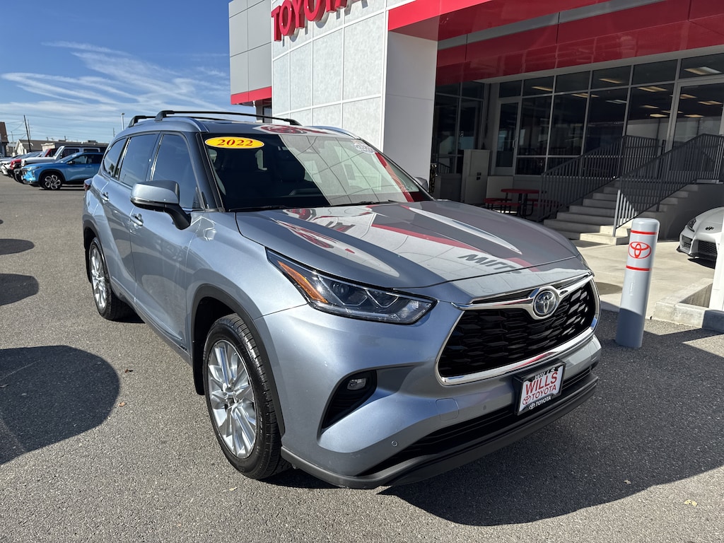 Used 2022 Toyota Highlander Hybrid Limited SUV