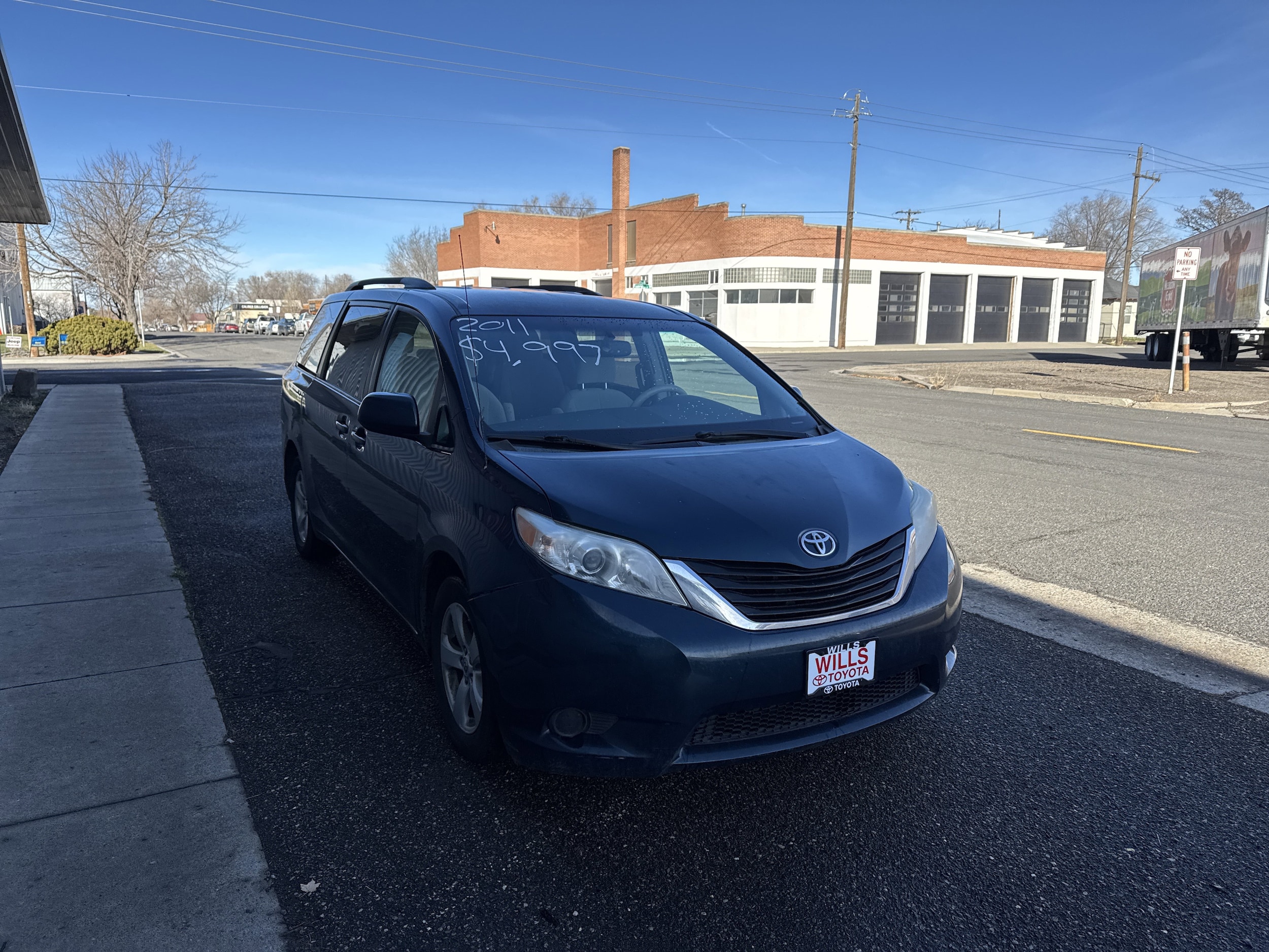 2011 Toyota Sienna LE's photo