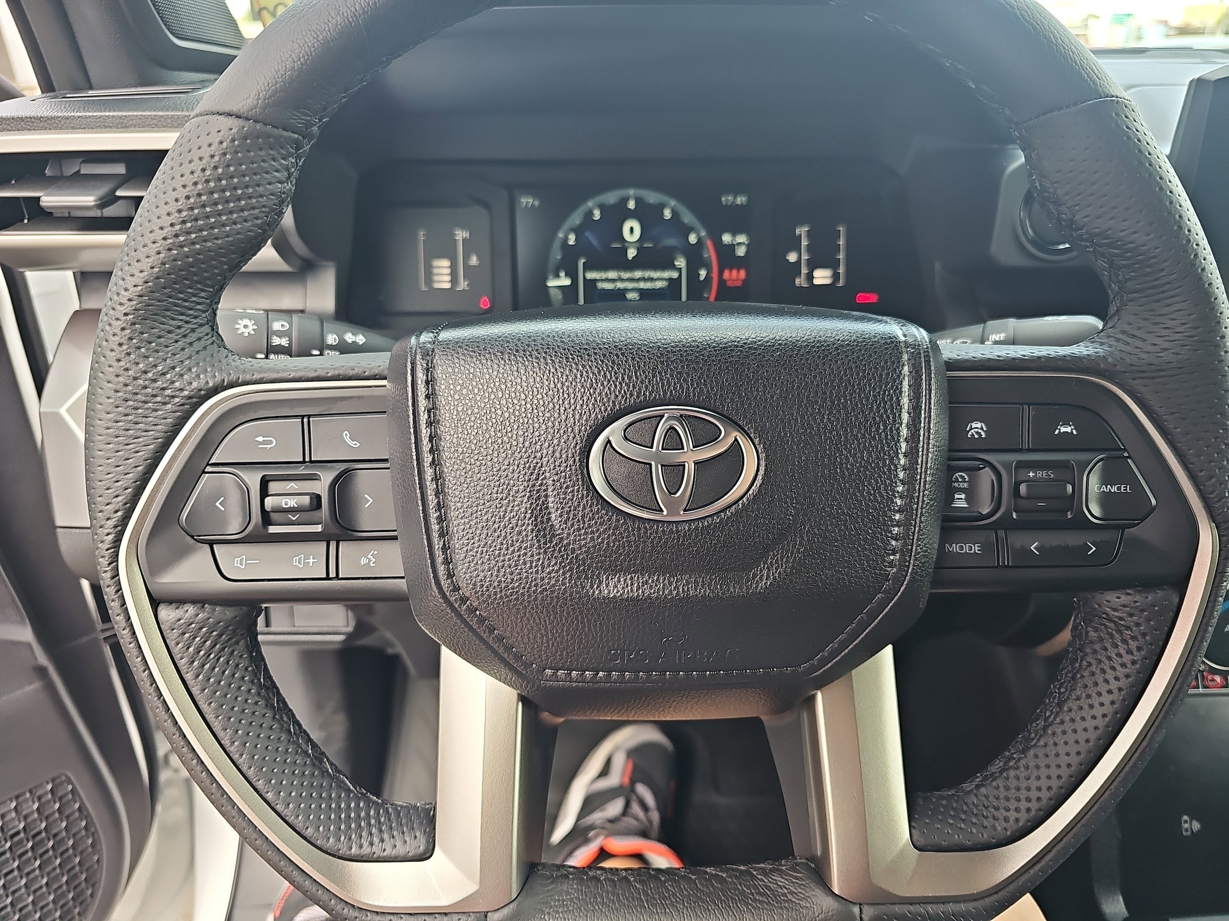 2025 Toyota Tacoma SR5 - Photo 18