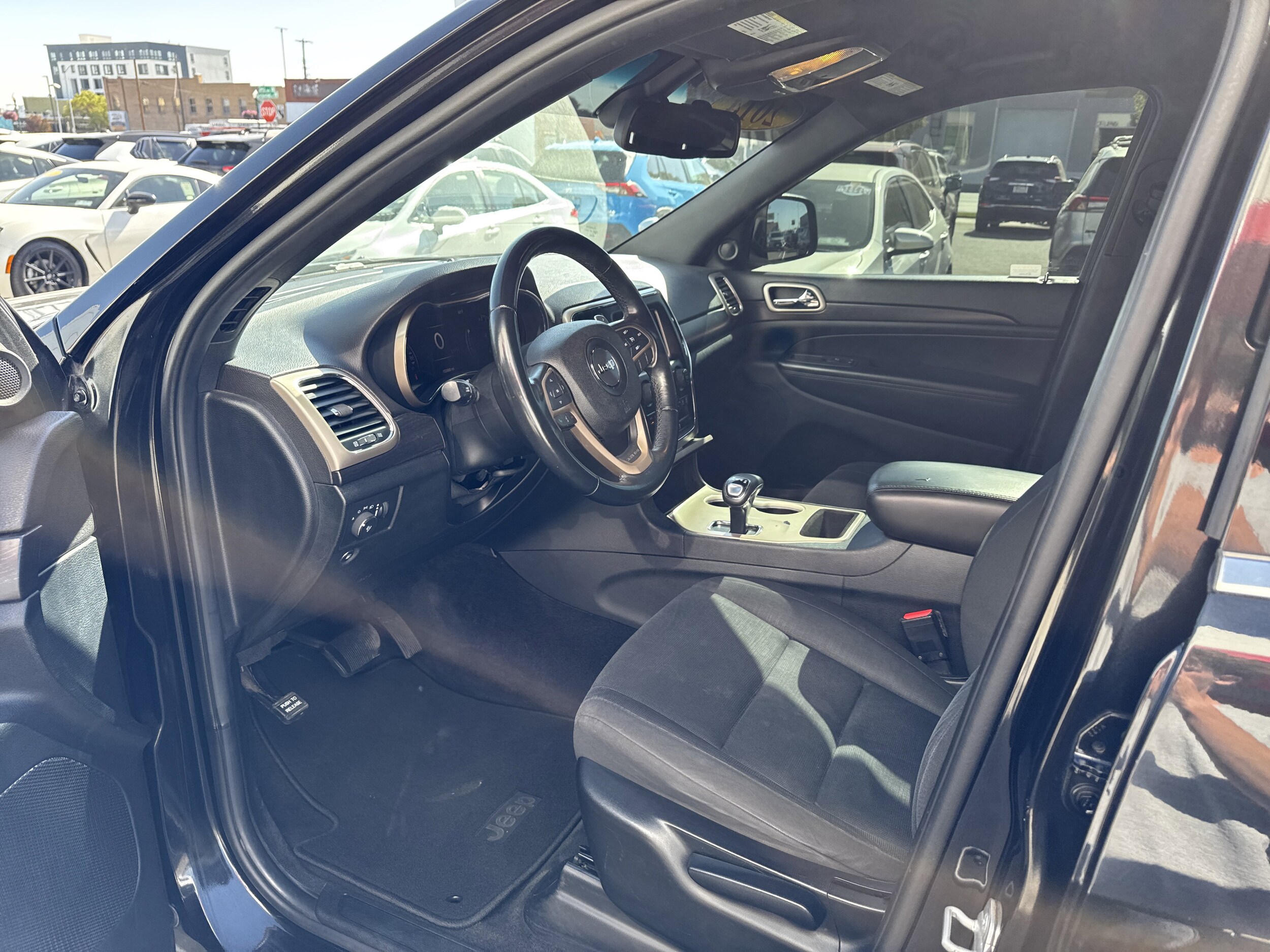 2014 Jeep Grand Cherokee Laredo photo 2