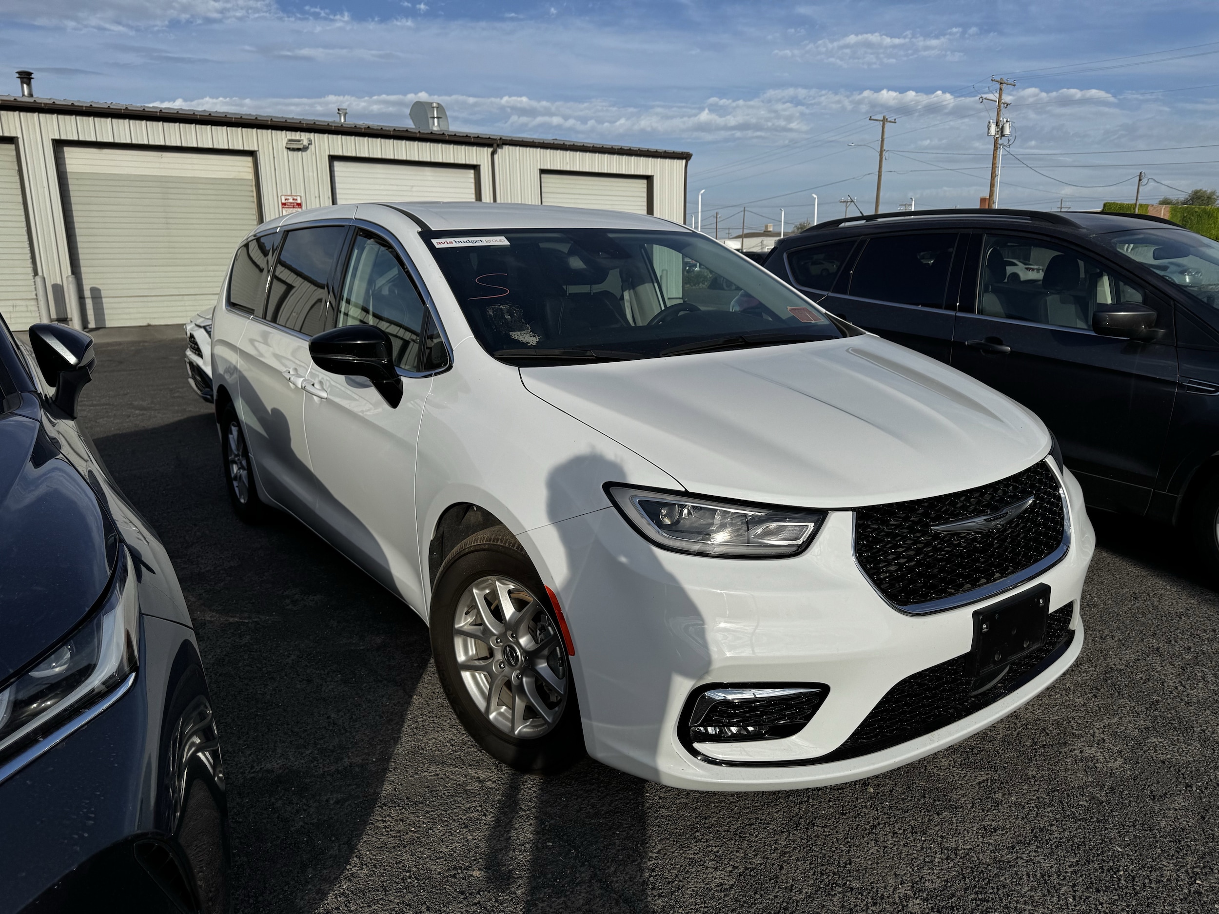 2024 Chrysler Pacifica Touring L's photo