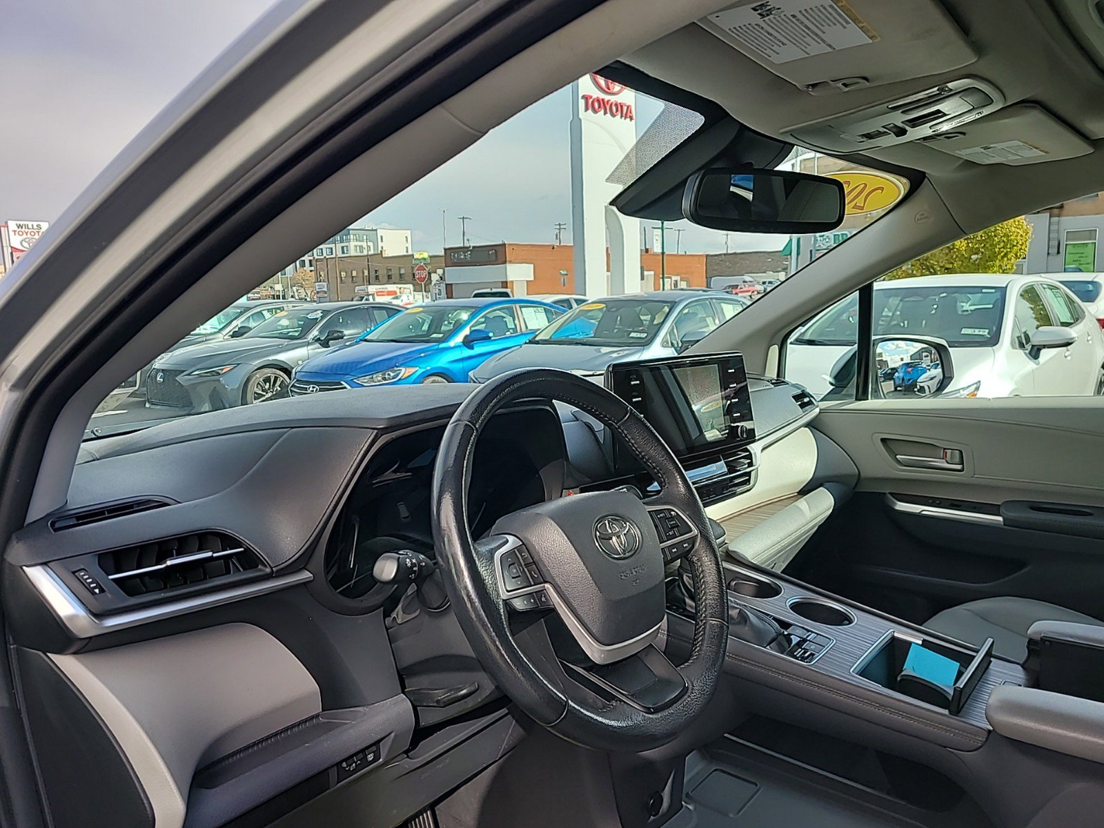 Used 2022 Toyota Sienna XLE with VIN 5TDYSKFC2NS062644 for sale in Twin Falls, ID