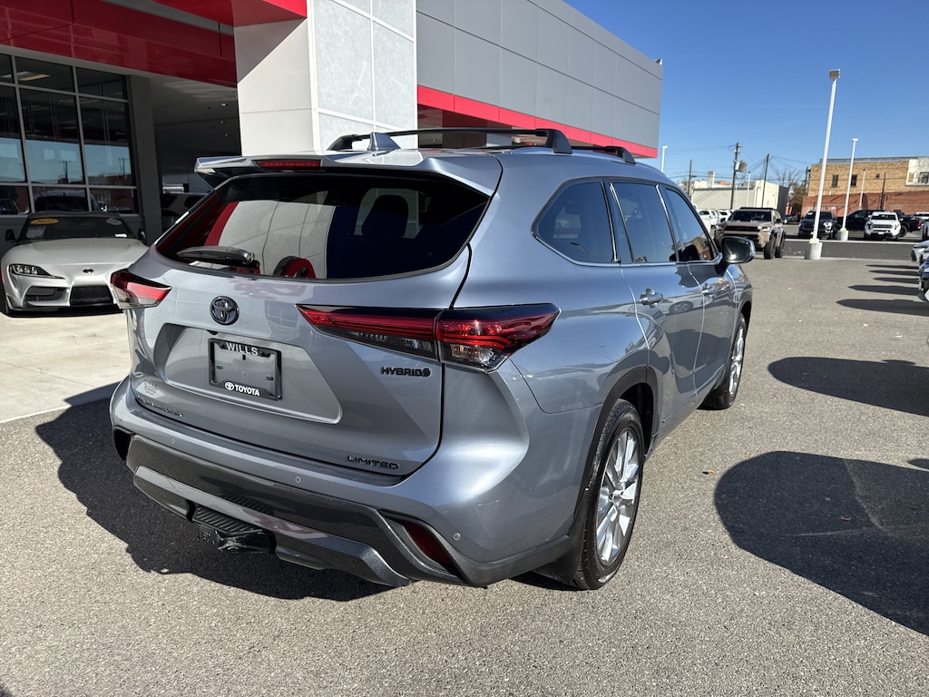 Used 2022 Toyota Highlander Hybrid Limited SUV
