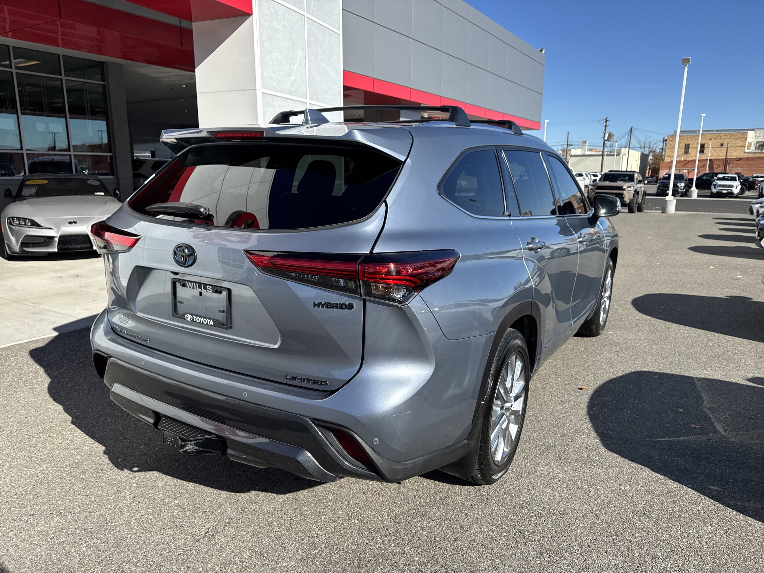 2022 Toyota Highlander Hybrid Limited photo 4