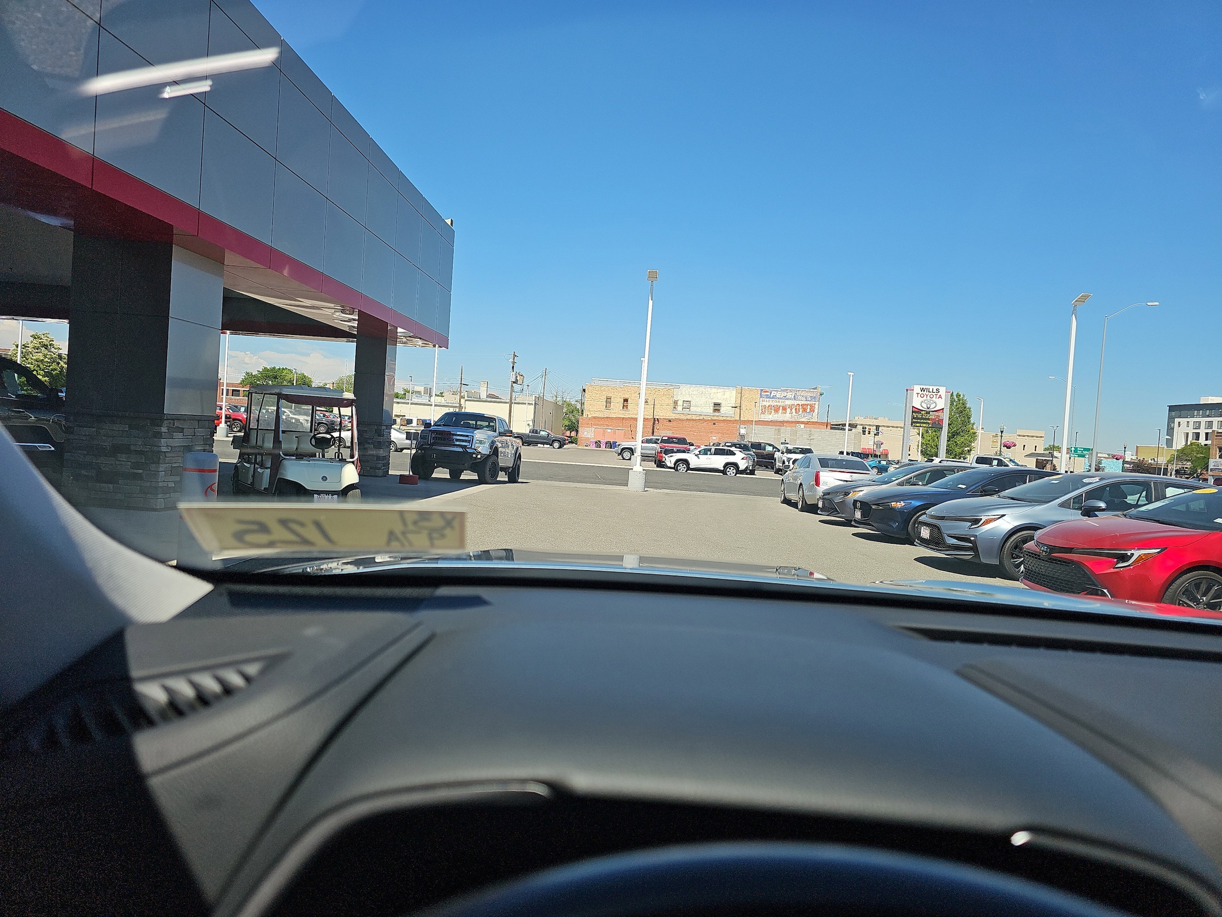 Used 2021 Toyota Highlander XLE with VIN 5TDHBRCH5MS055808 for sale in Twin Falls, ID