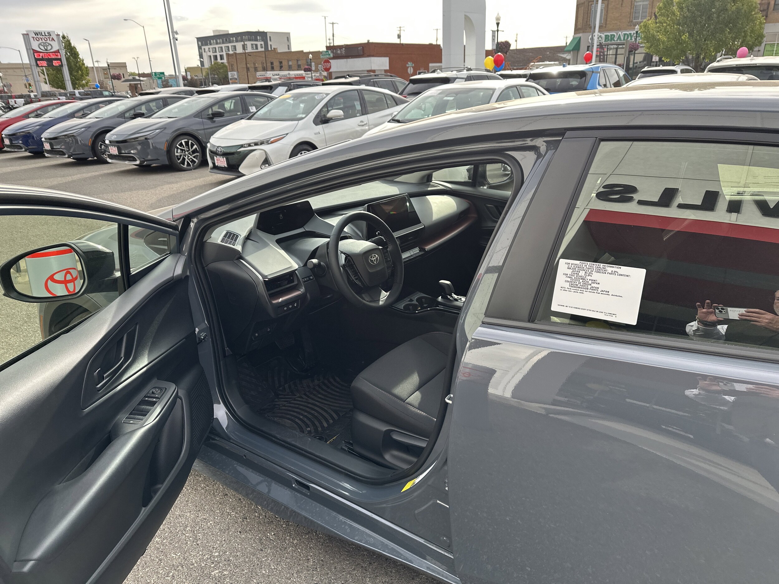 2026 Toyota Prius Plug-in Hybrid SE photo 2