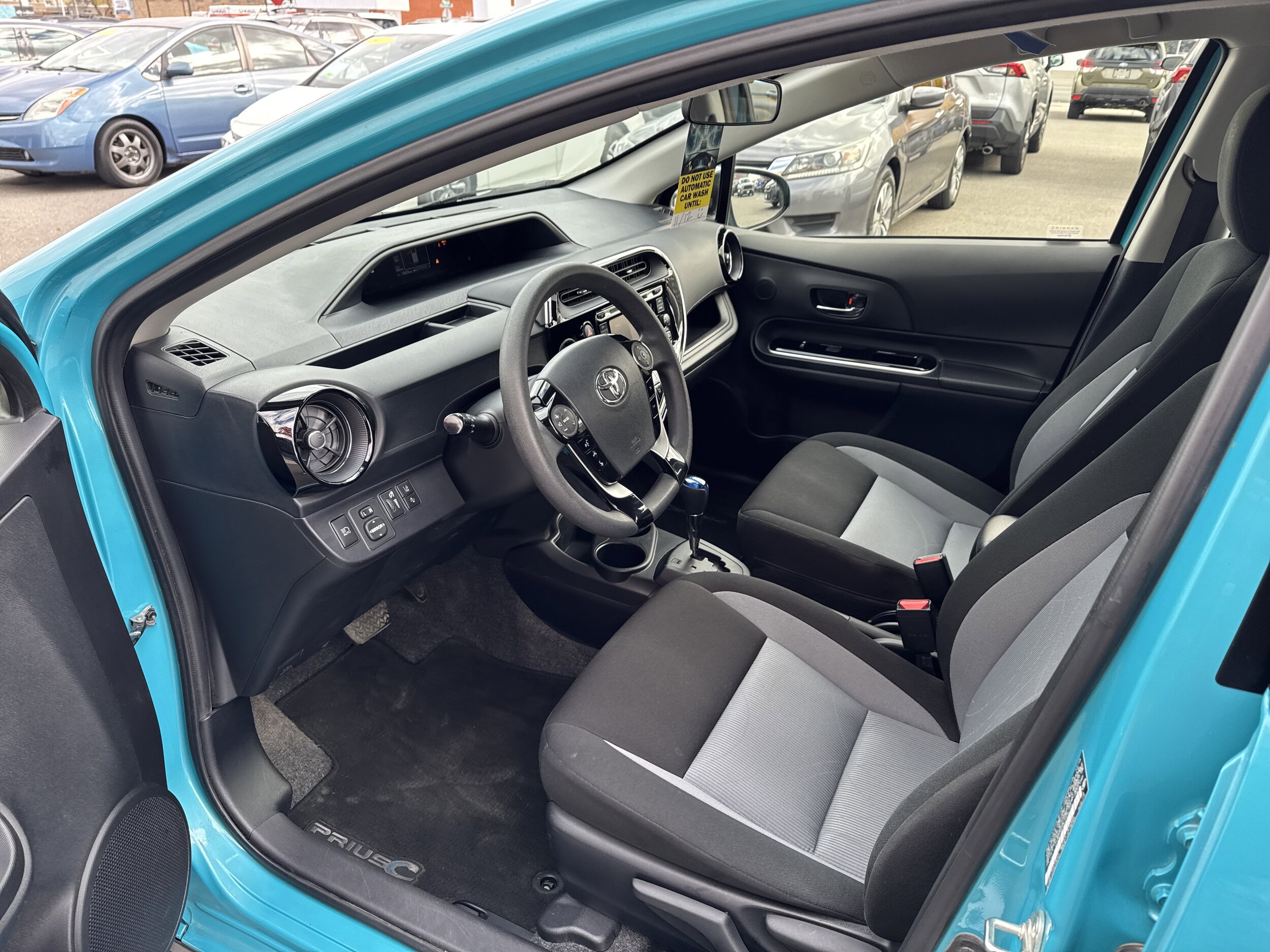 2019 Toyota Prius C LE photo 2
