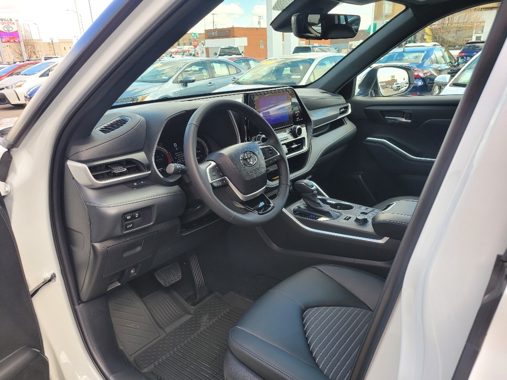 Used 2025 Toyota Highlander XSE with VIN 5TDKDRBH9SS580109 for sale in Twin Falls, ID