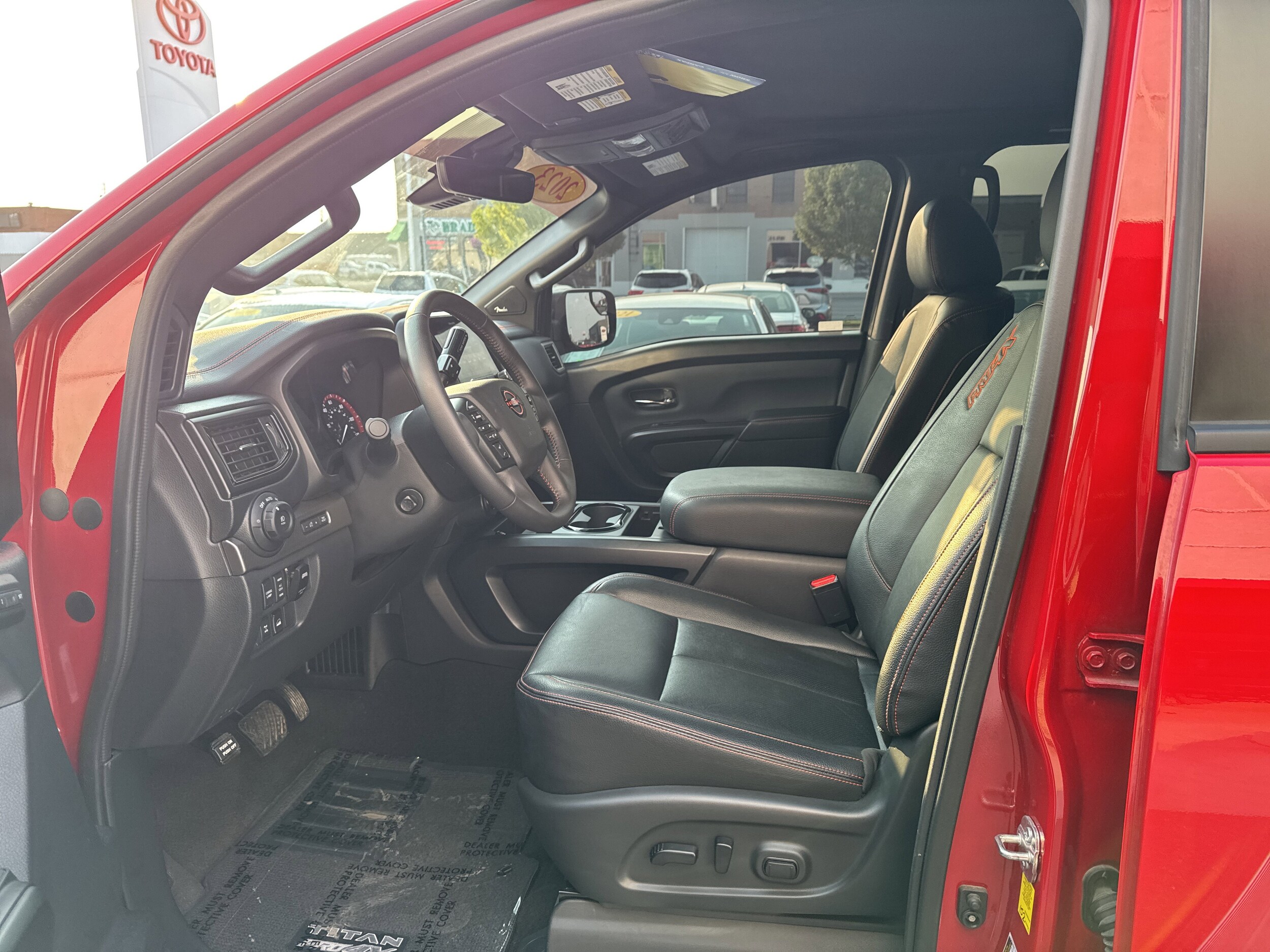 2023 Nissan Titan PRO-4X photo 2